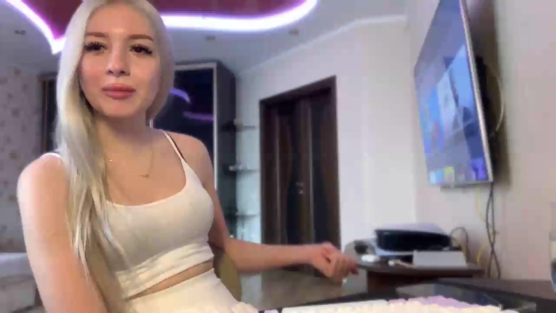 Gallery image thumbnail from SyndyRein's myfreecams stream on, 06/19/2026, 10:13 image 14 of 20