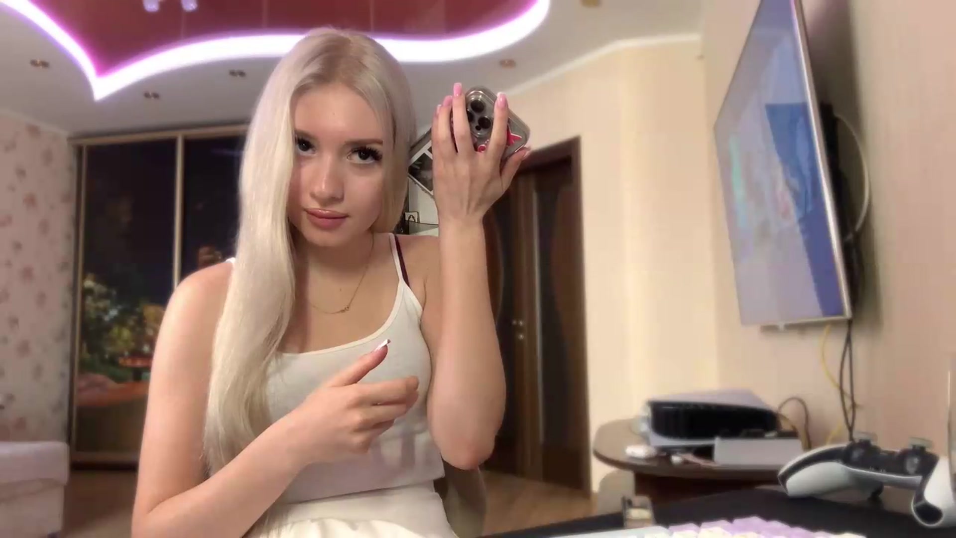 Gallery image thumbnail from SyndyRein's myfreecams stream on, 06/19/2026, 10:54 image 14 of 20