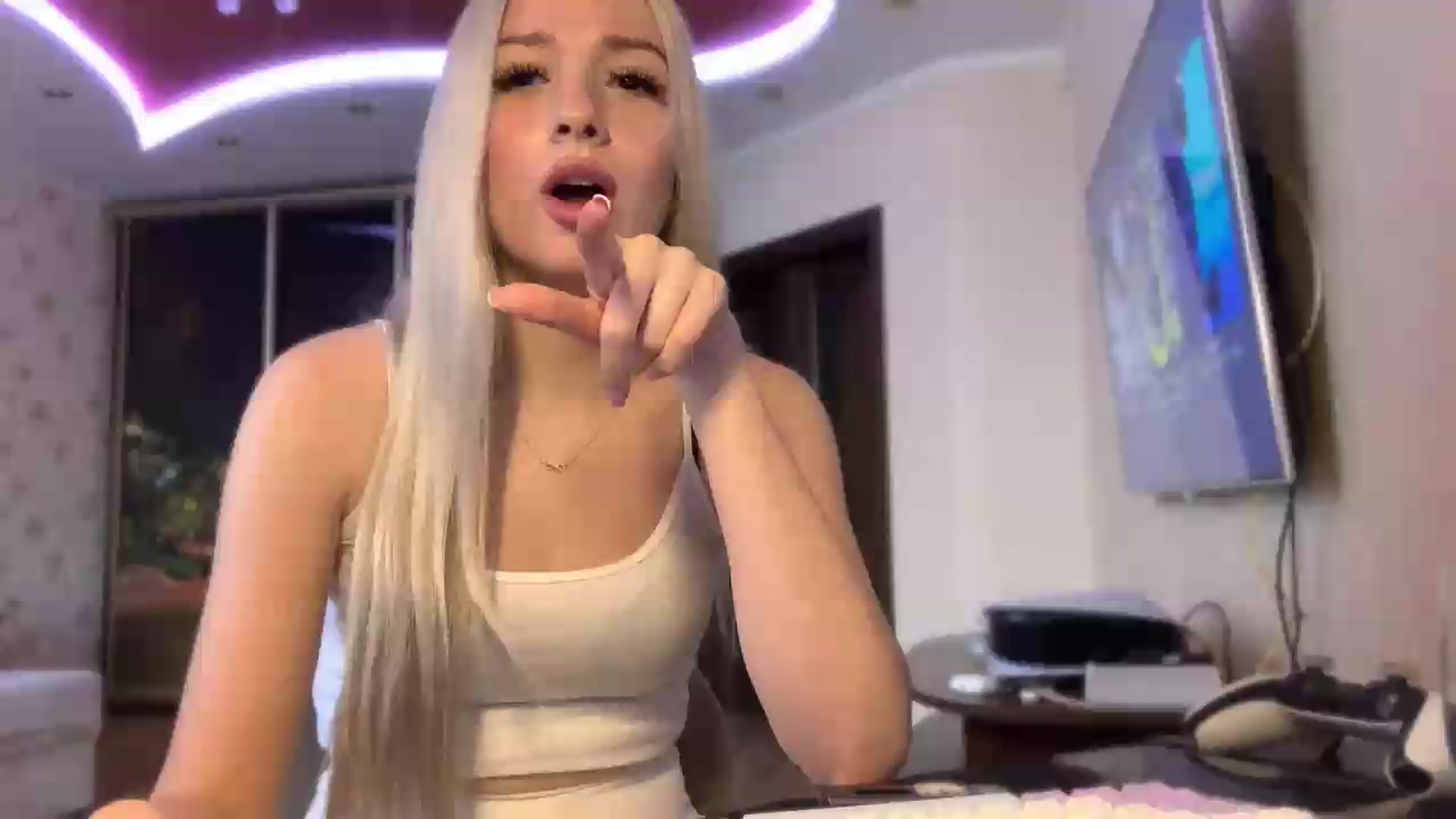 Gallery image thumbnail from SyndyRein's myfreecams stream on, 06/19/2026, 10:54 image 10 of 20