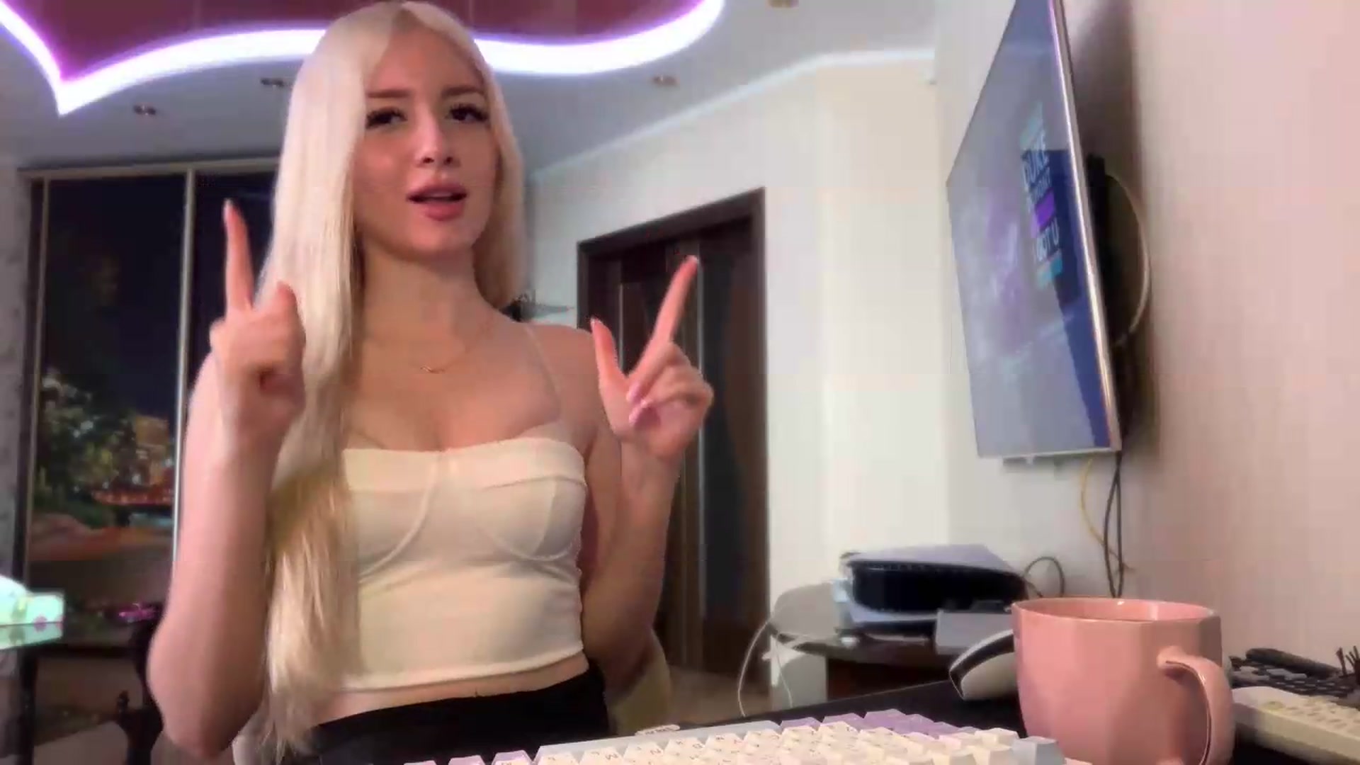 Gallery image thumbnail from SyndyRein's myfreecams stream on, 06/22/2026, 11:46 image 2 of 20