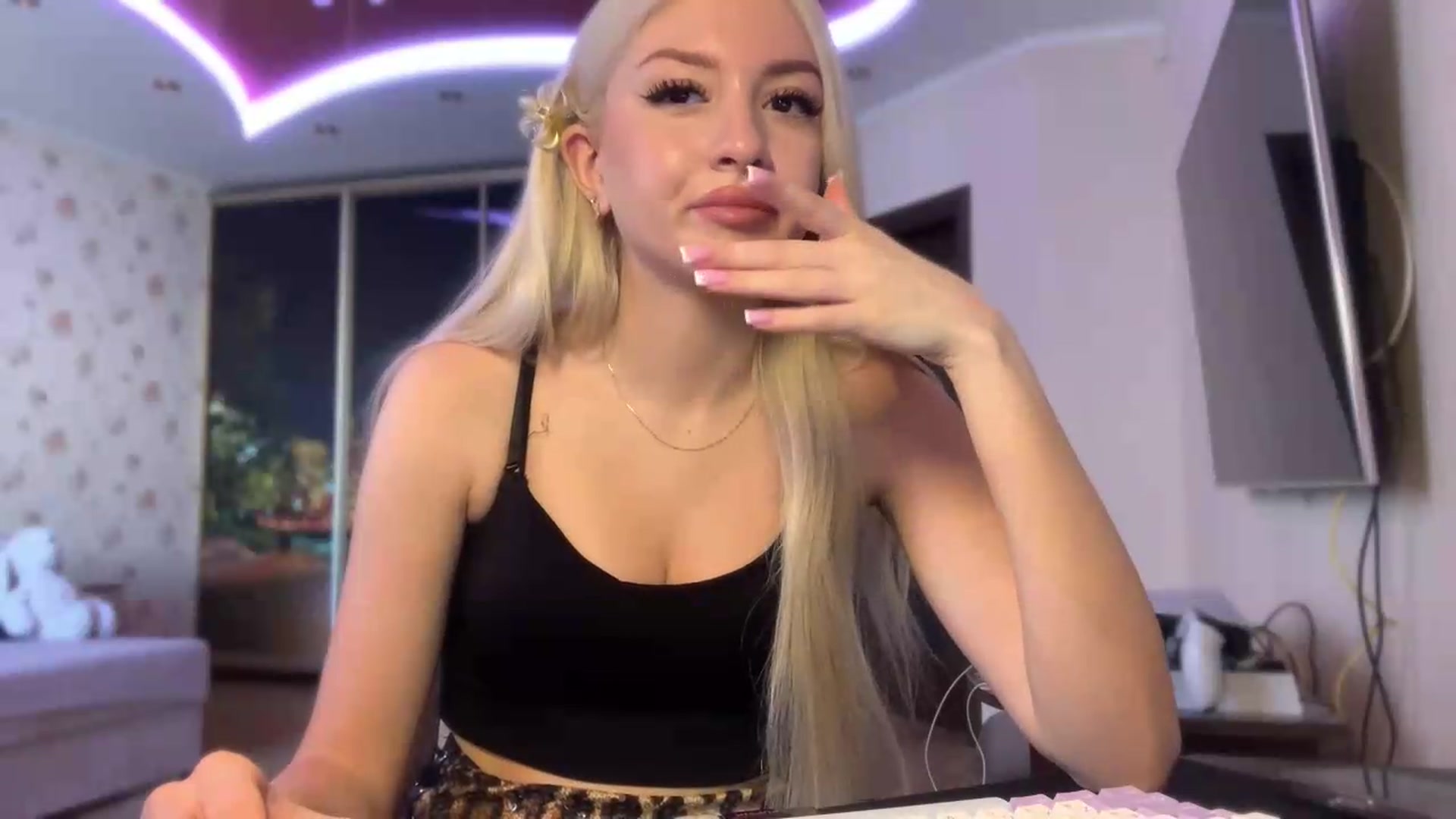 Gallery image thumbnail from SyndyRein's myfreecams stream on, 06/25/2026, 08:17 image 14 of 20