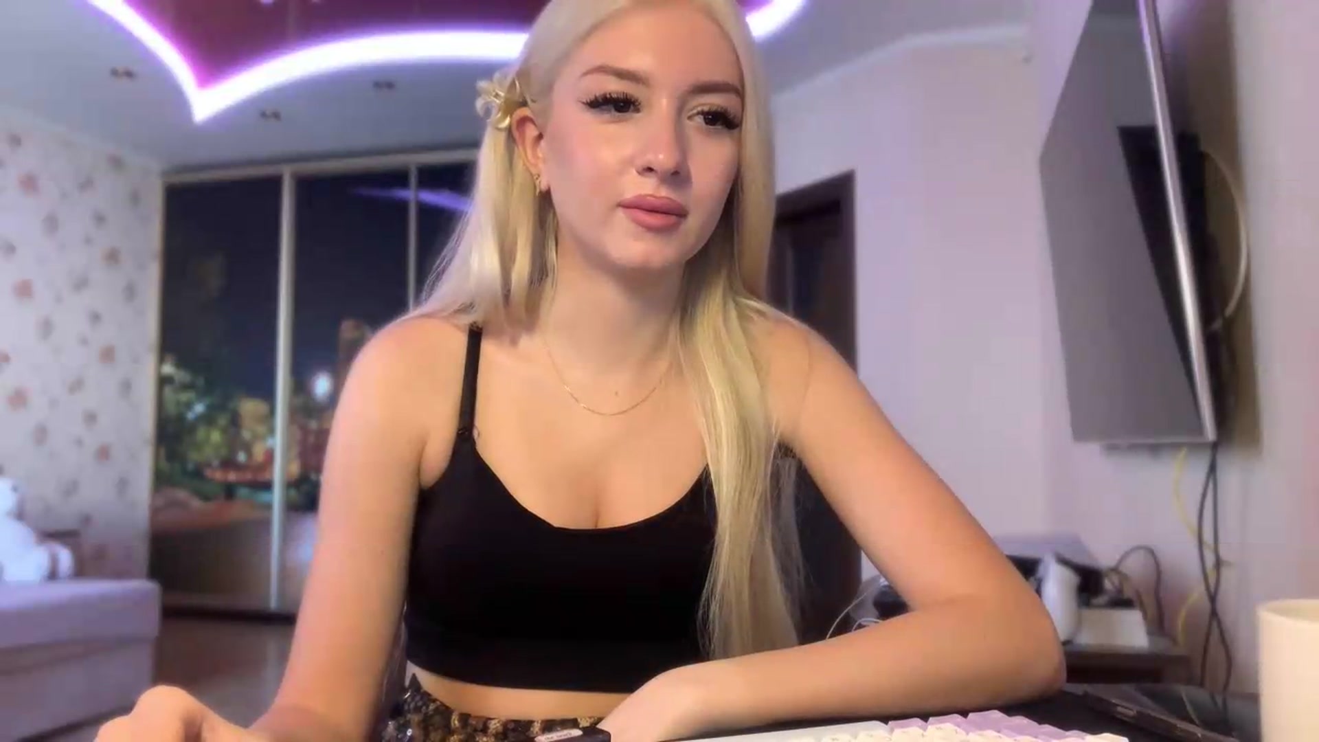 Gallery image thumbnail from SyndyRein's myfreecams stream on, 06/25/2026, 08:35 image 5 of 20