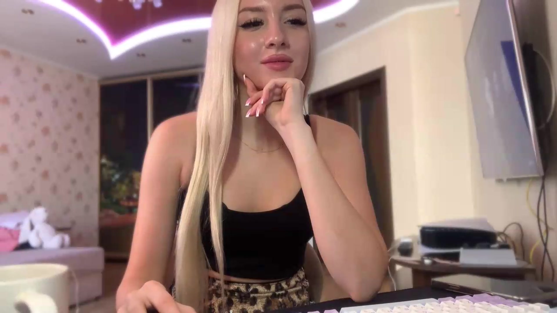 Gallery image thumbnail from SyndyRein's myfreecams stream on, 06/25/2026, 11:39 image 9 of 20