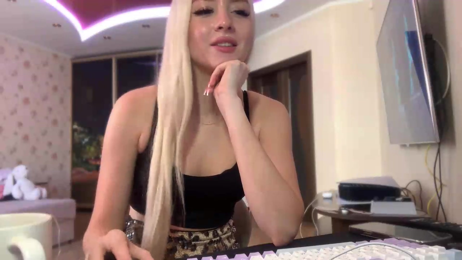 Gallery image thumbnail from SyndyRein's myfreecams stream on, 06/25/2026, 11:39 image 13 of 20