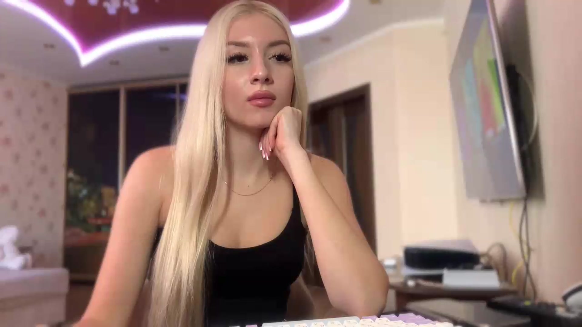 Gallery image thumbnail from SyndyRein's myfreecams stream on, 06/25/2026, 13:03 image 14 of 20