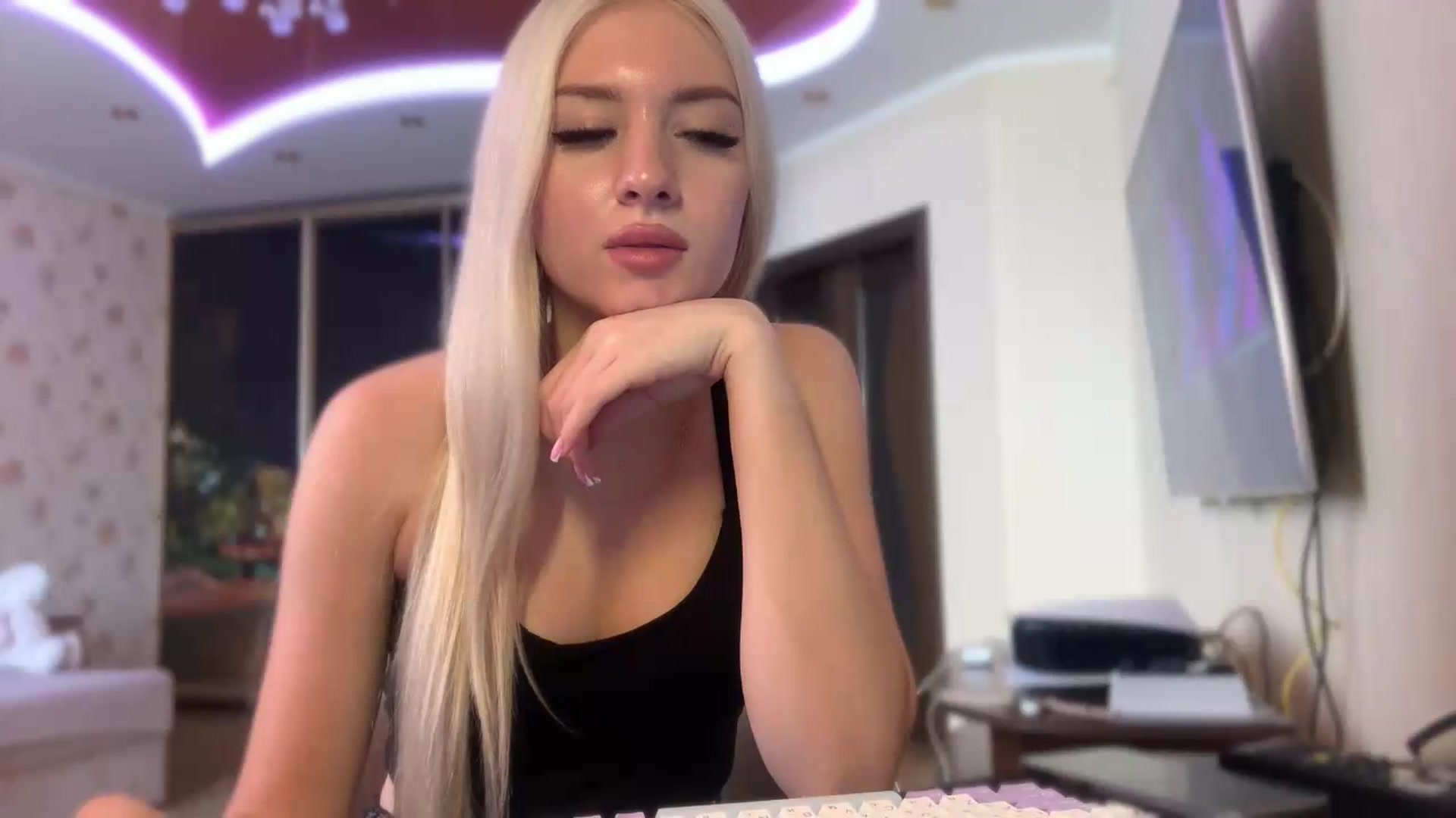 Gallery image thumbnail from SyndyRein's myfreecams stream on, 06/25/2026, 13:03 image 8 of 20