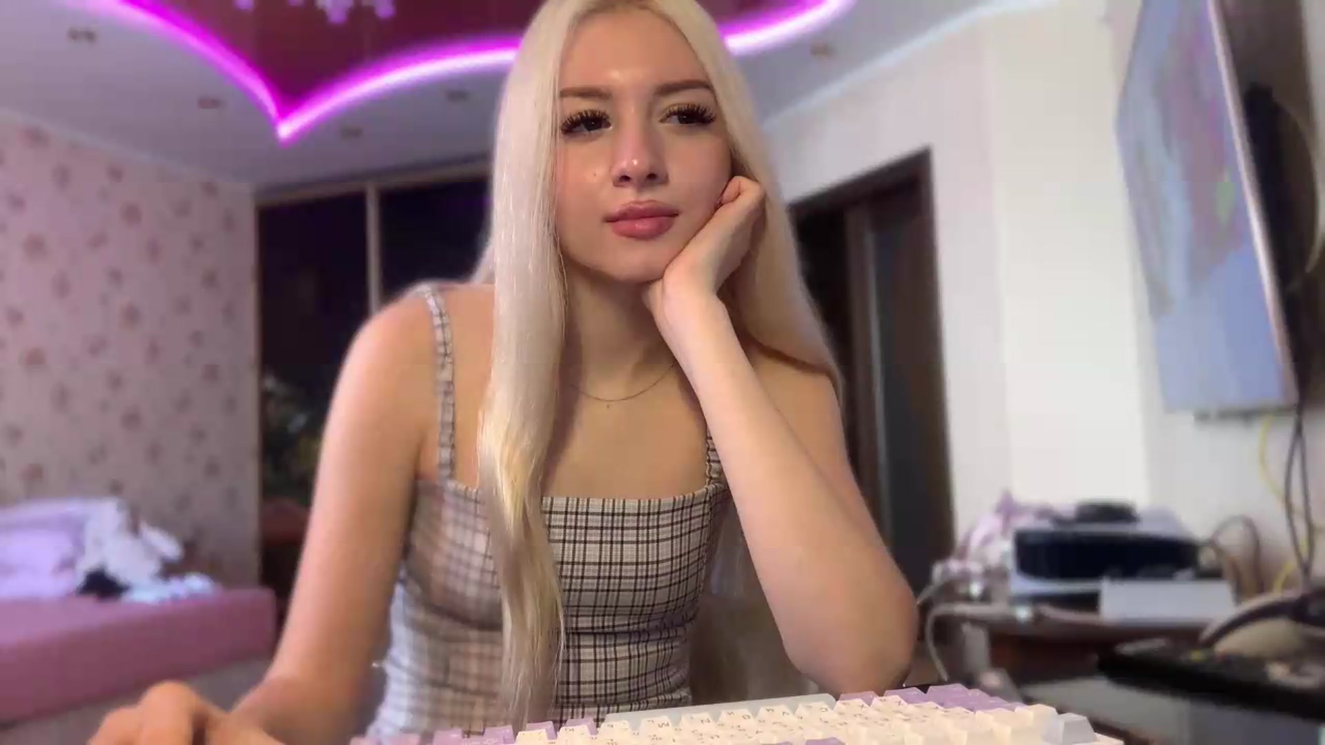 Gallery image thumbnail from SyndyRein's myfreecams stream on, 07/01/2026, 13:03 image 14 of 20