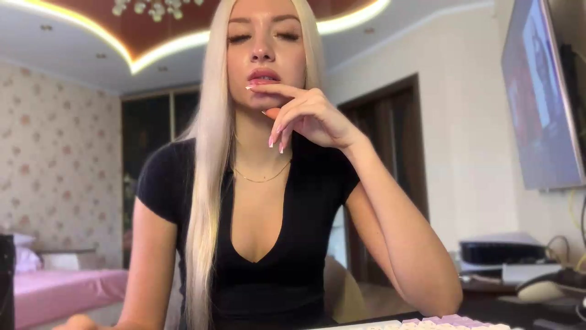 Gallery image thumbnail from SyndyRein's myfreecams stream on, 07/03/2026, 10:00 image 12 of 20