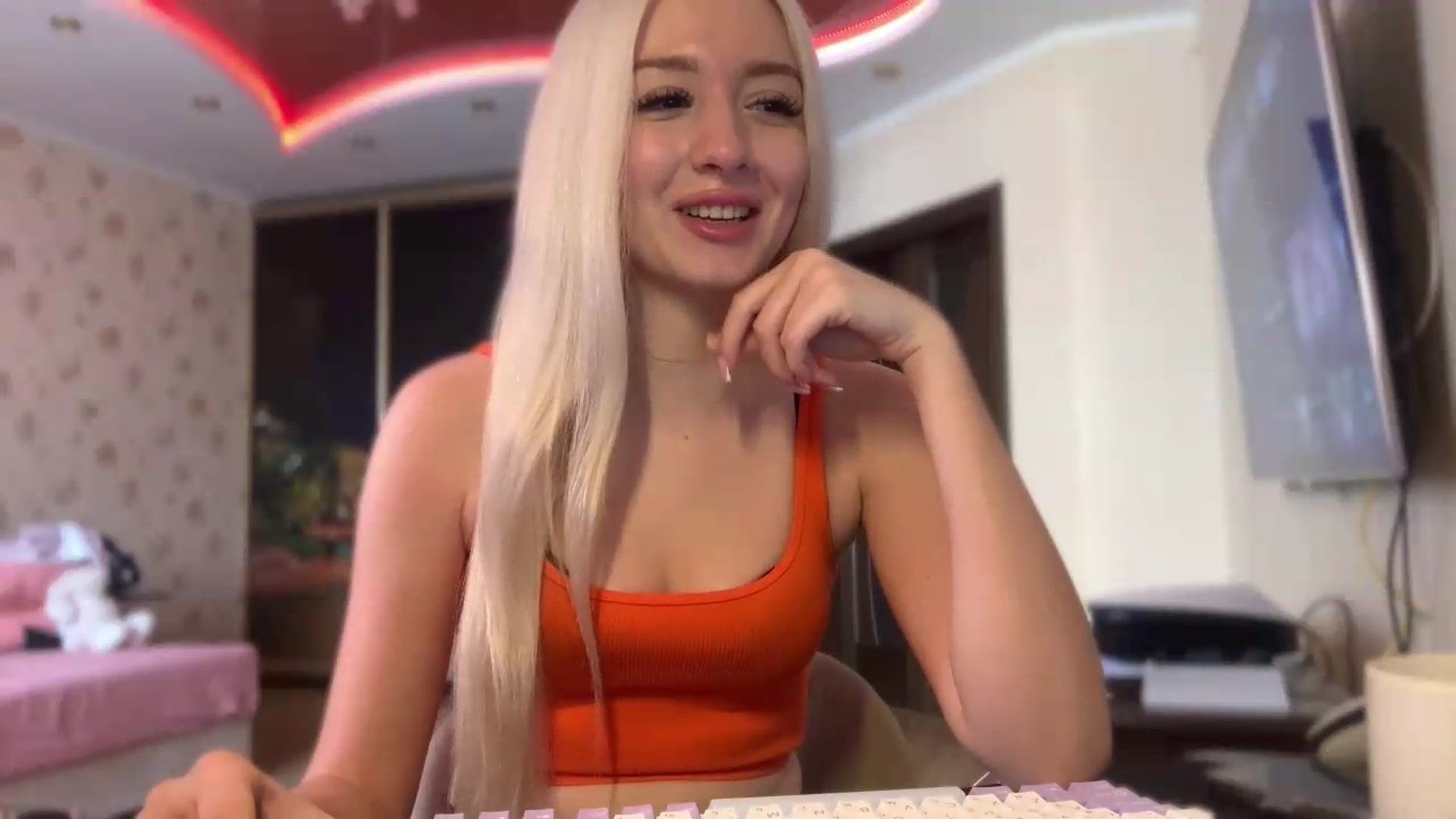 Gallery image thumbnail from SyndyRein's myfreecams stream on, 07/06/2026, 11:57 image 4 of 20