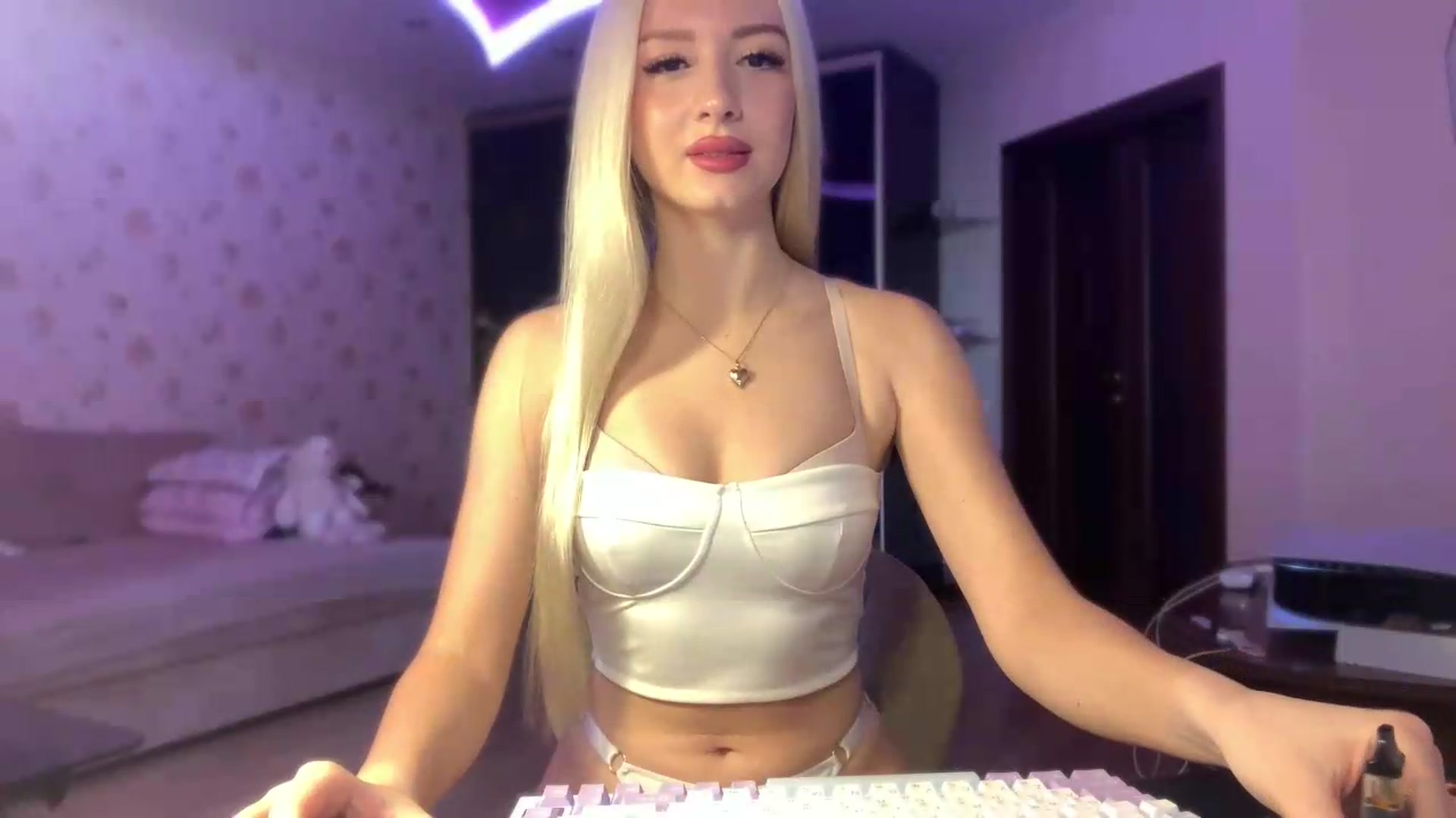 Gallery image thumbnail from SyndyRein's myfreecams stream on, 07/23/2026, 08:31 image 15 of 20