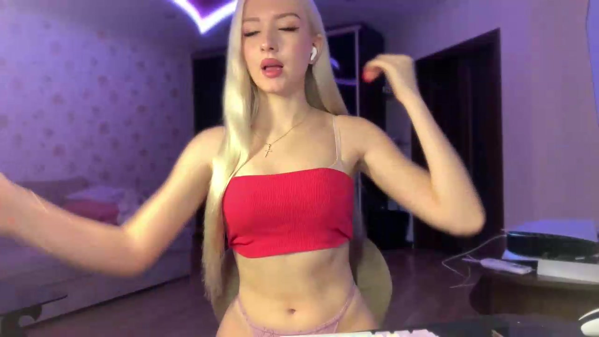 Gallery image thumbnail from SyndyRein's myfreecams stream on, 07/28/2026, 08:14 image 17 of 20