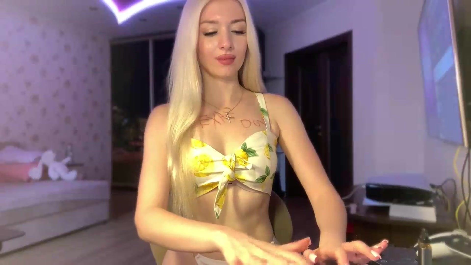 Gallery image thumbnail from SyndyRein's myfreecams stream on, 08/04/2026, 11:59 image 4 of 20