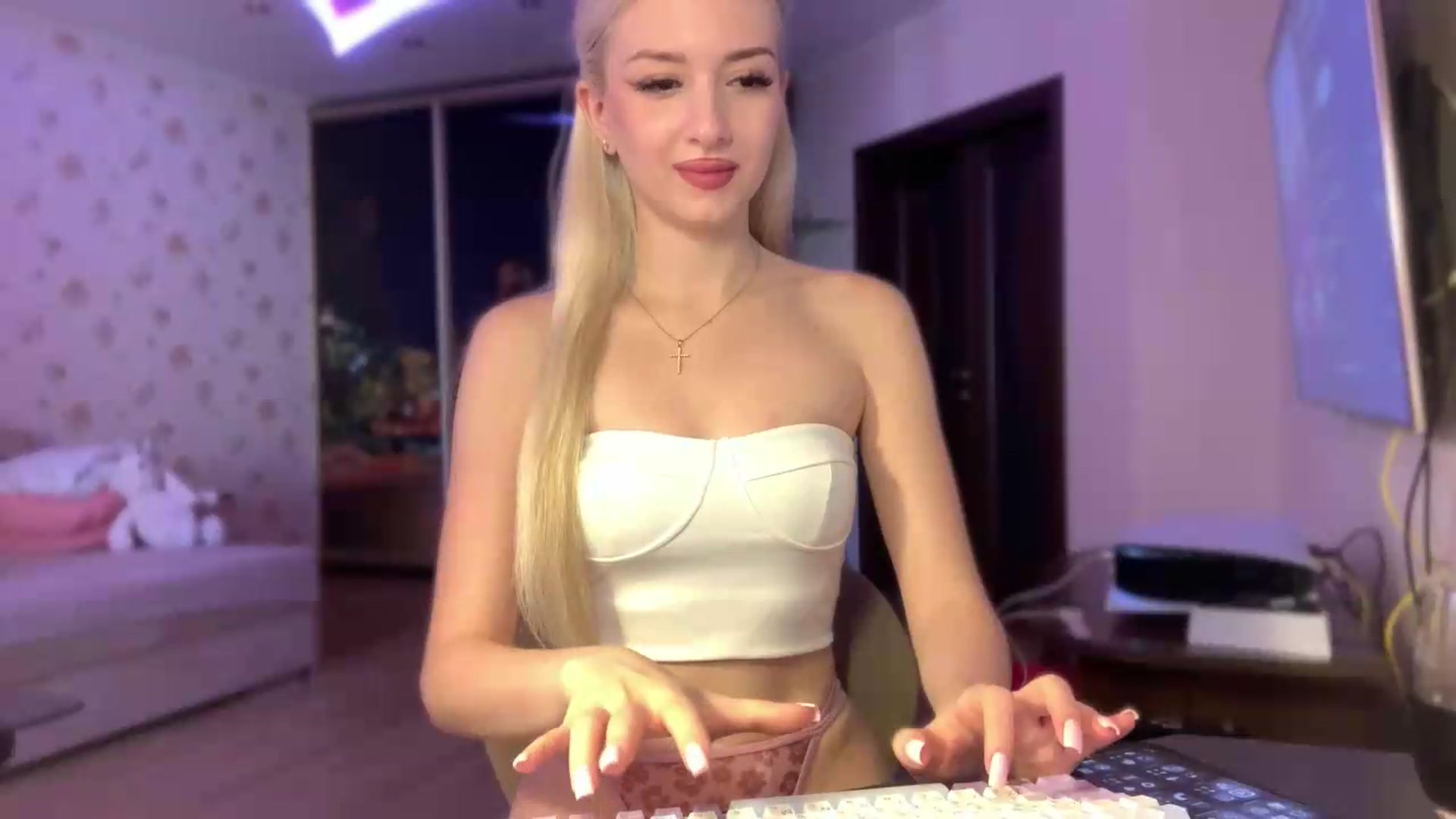 Gallery image thumbnail from SyndyRein's myfreecams stream on, 08/06/2026, 08:51 image 7 of 20