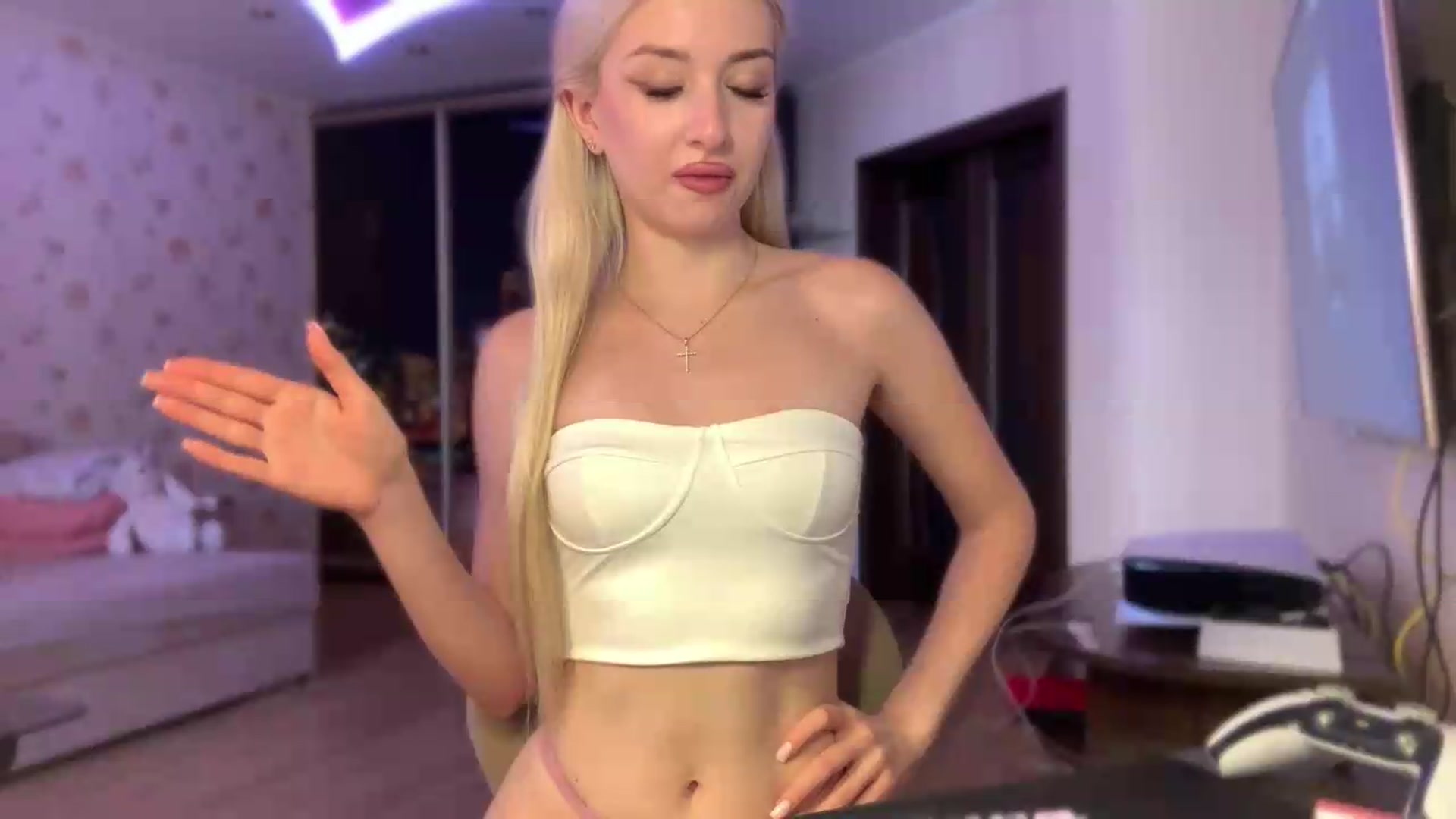 Gallery image thumbnail from SyndyRein's myfreecams stream on, 08/06/2026, 11:05 image 5 of 20