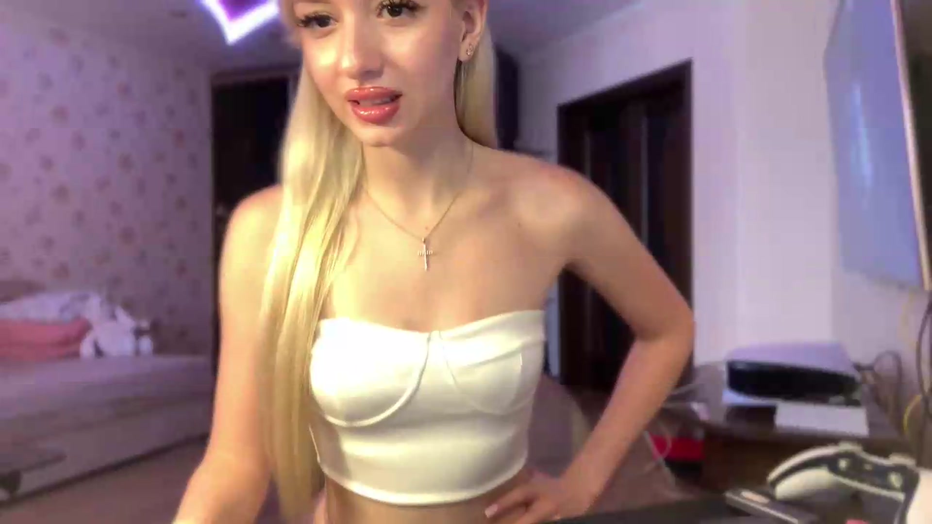 Gallery image thumbnail from SyndyRein's myfreecams stream on, 08/06/2026, 11:30 image 17 of 20