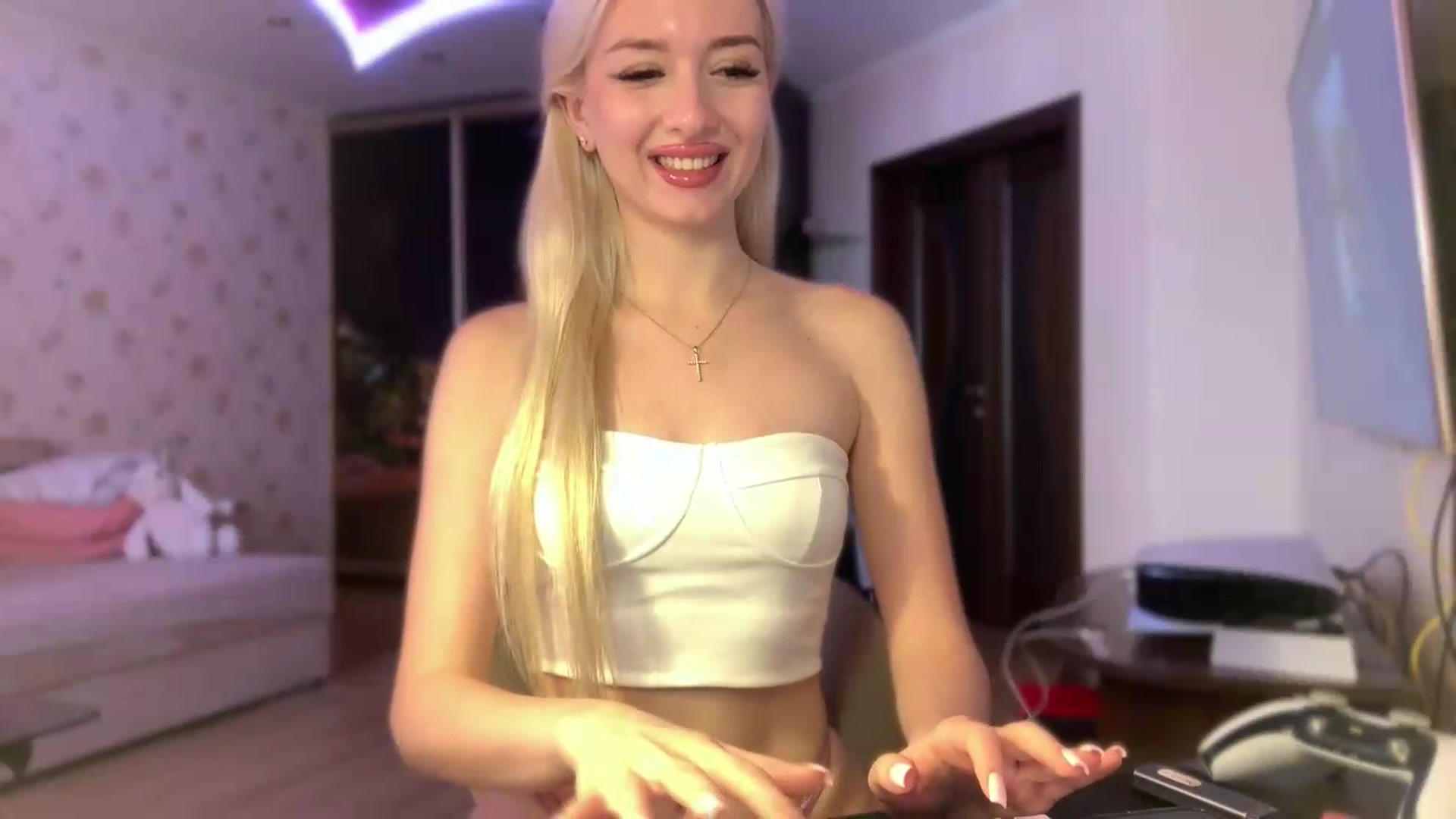 Gallery image thumbnail from SyndyRein's myfreecams stream on, 08/06/2026, 11:30 image 14 of 20