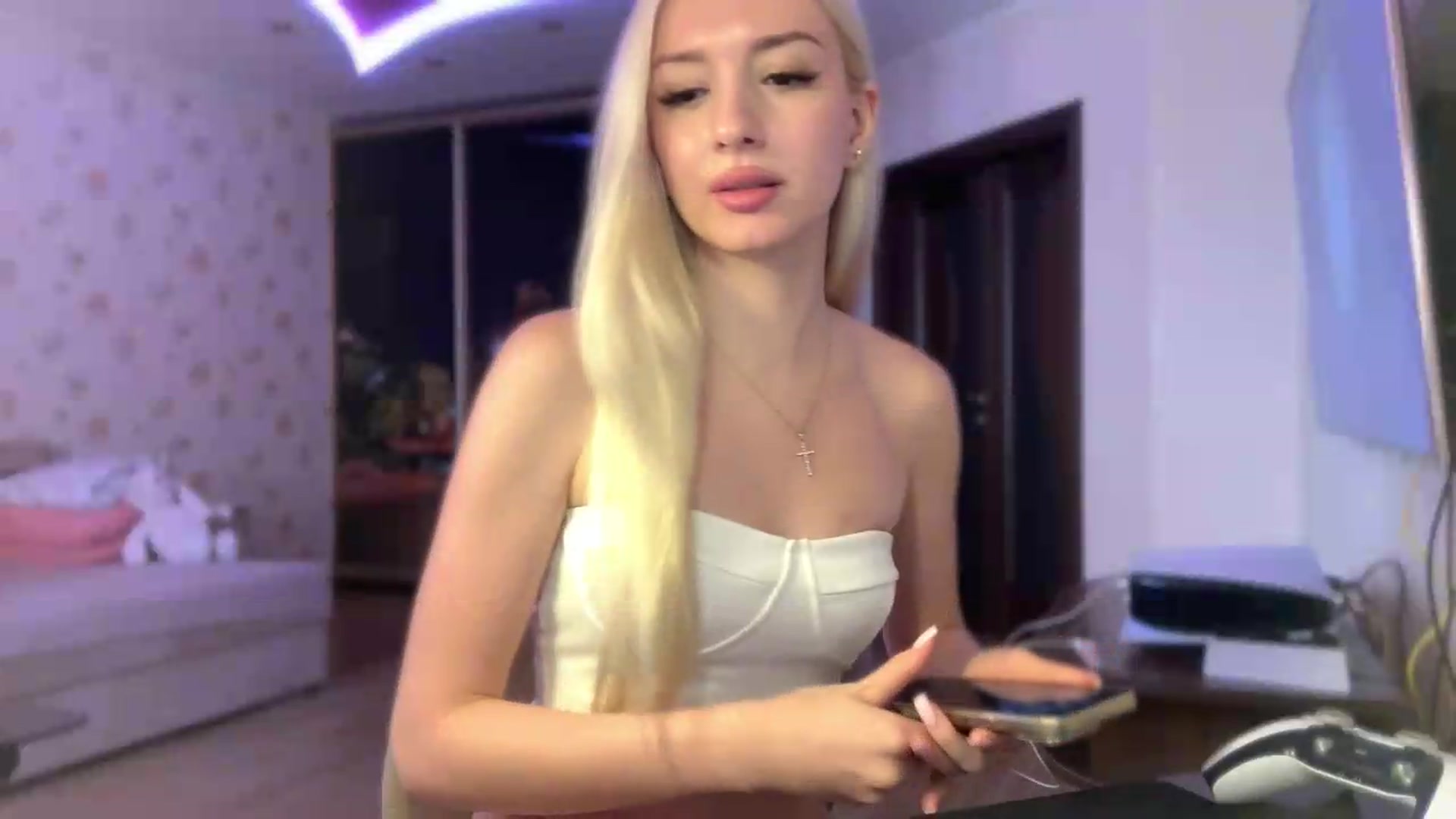Gallery image thumbnail from SyndyRein's myfreecams stream on, 08/06/2026, 13:43 image 15 of 20