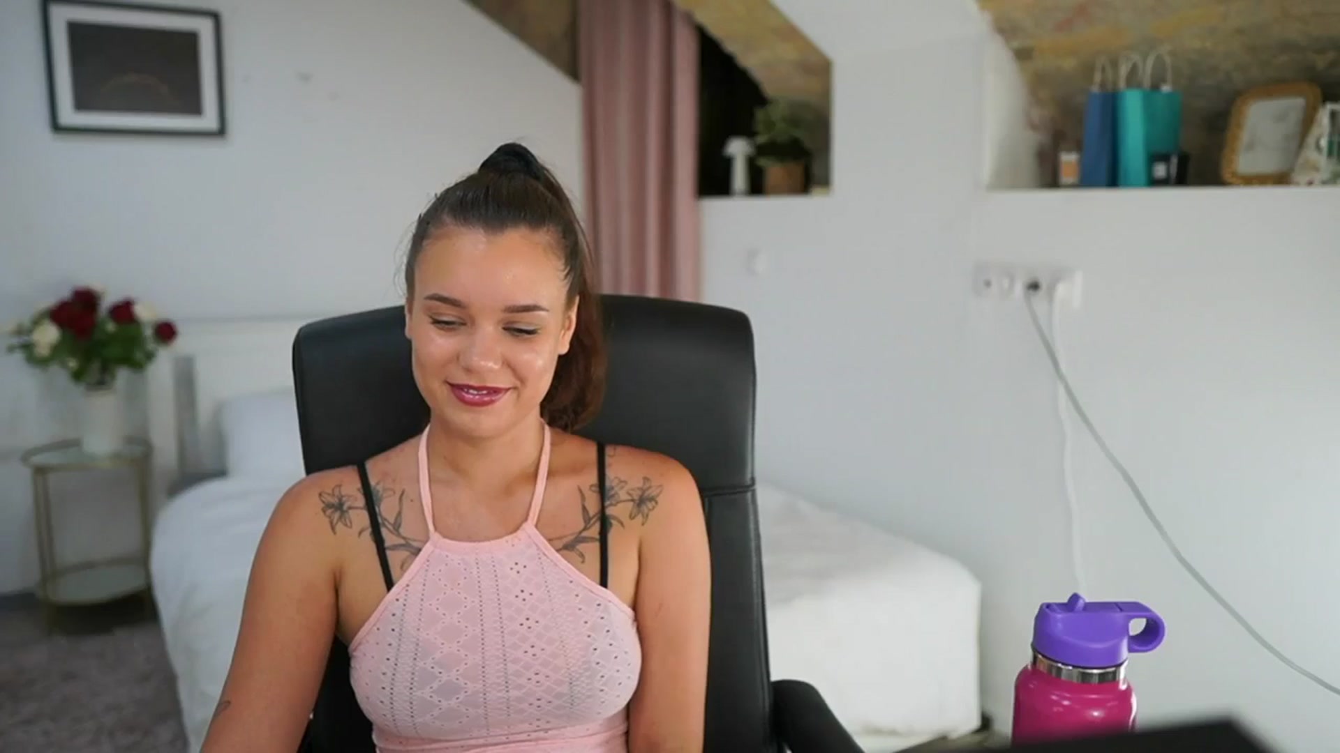 Gallery image thumbnail from Synne__glows's myfreecams stream on, 07/20/2025, 15:47 image 18 of 20