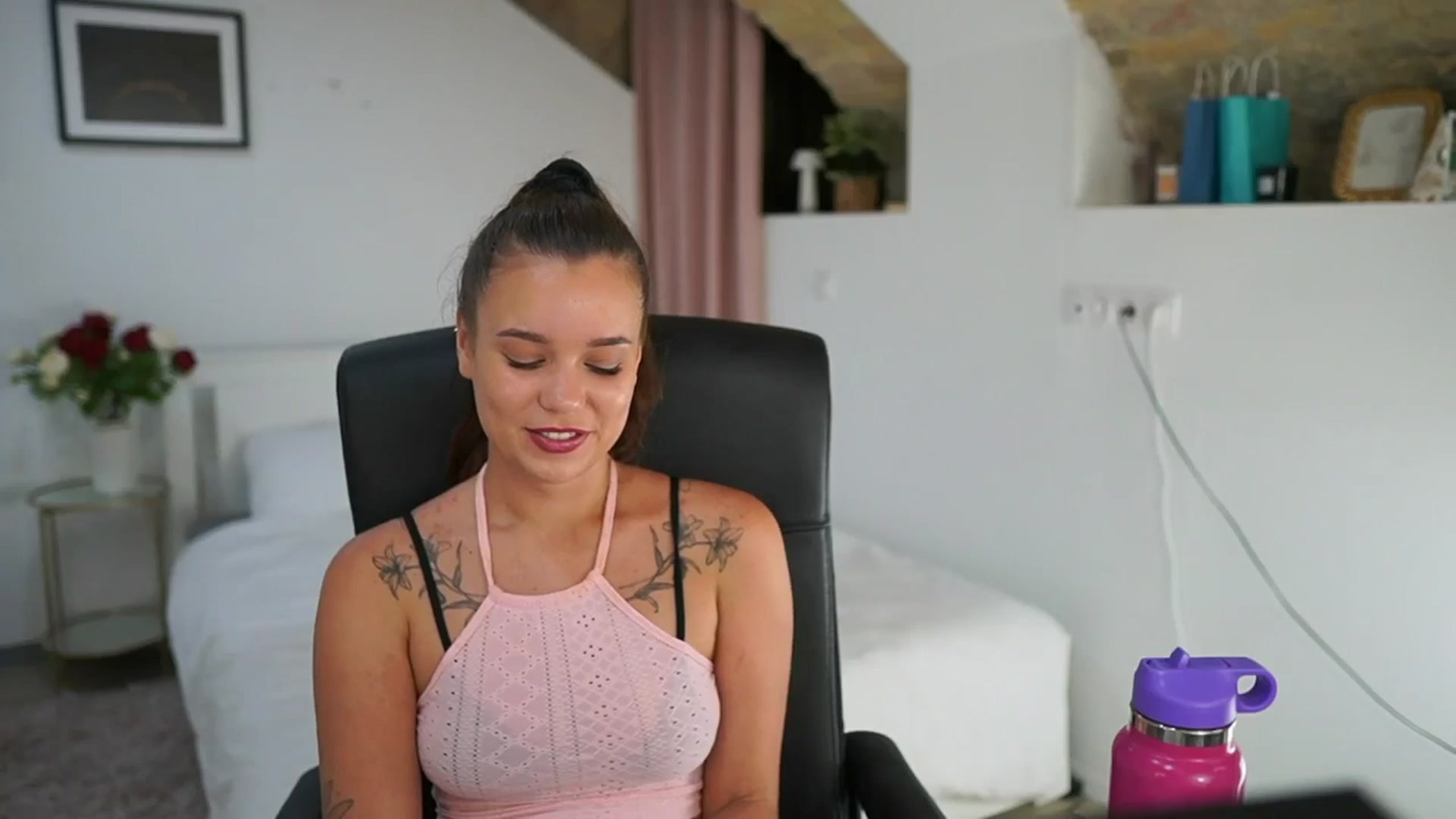 Gallery image thumbnail from Synne__glows's myfreecams stream on, 07/20/2025, 15:47 image 11 of 20