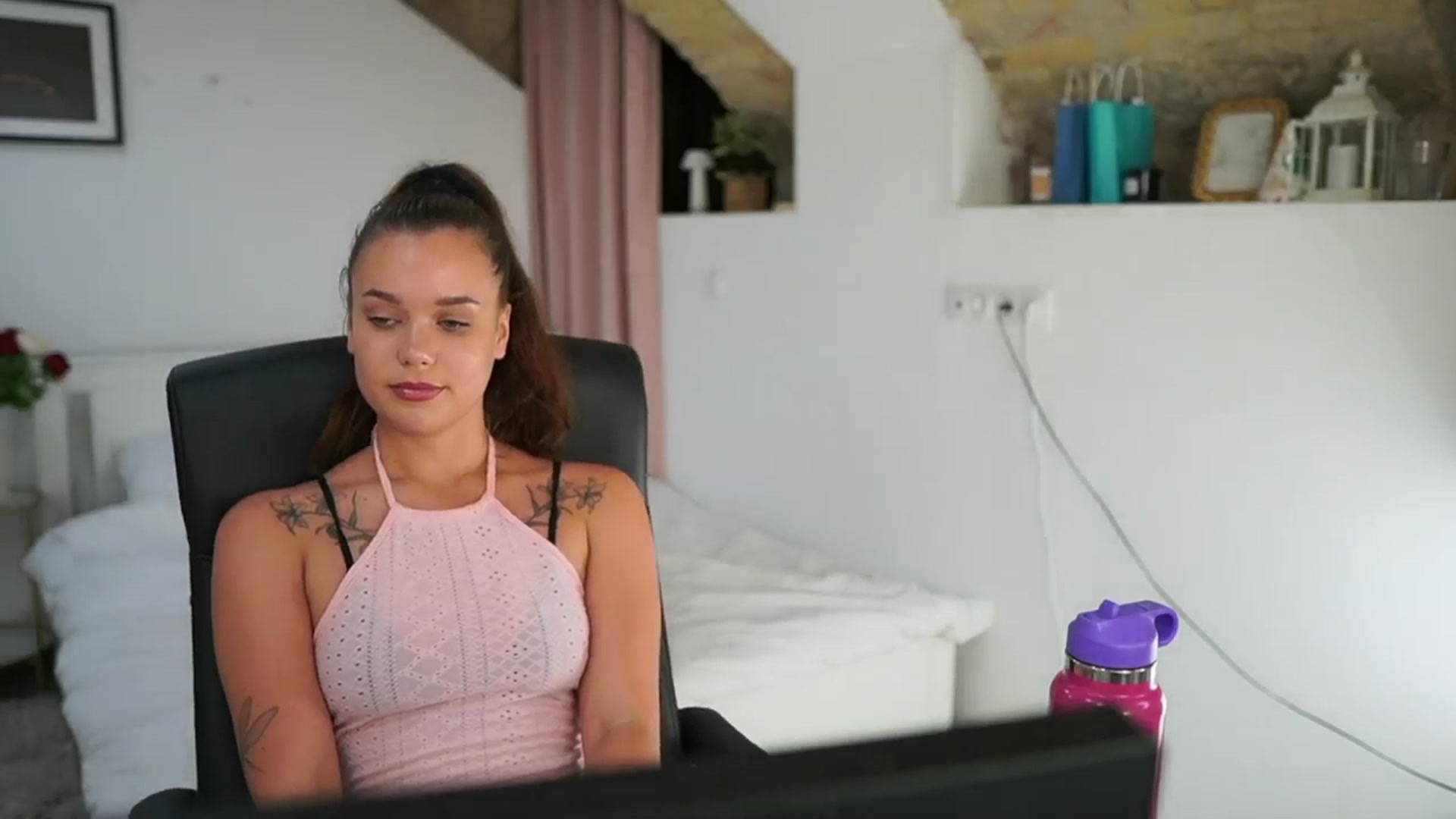 Gallery image thumbnail from Synne__glows's myfreecams stream on, 07/20/2025, 17:46 image 20 of 20