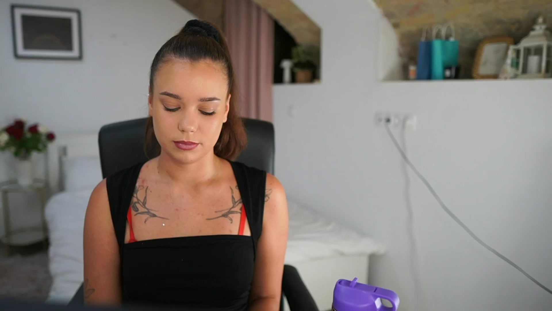 Gallery image thumbnail from Synne__glows's myfreecams stream on, 07/21/2025, 13:42 image 16 of 20