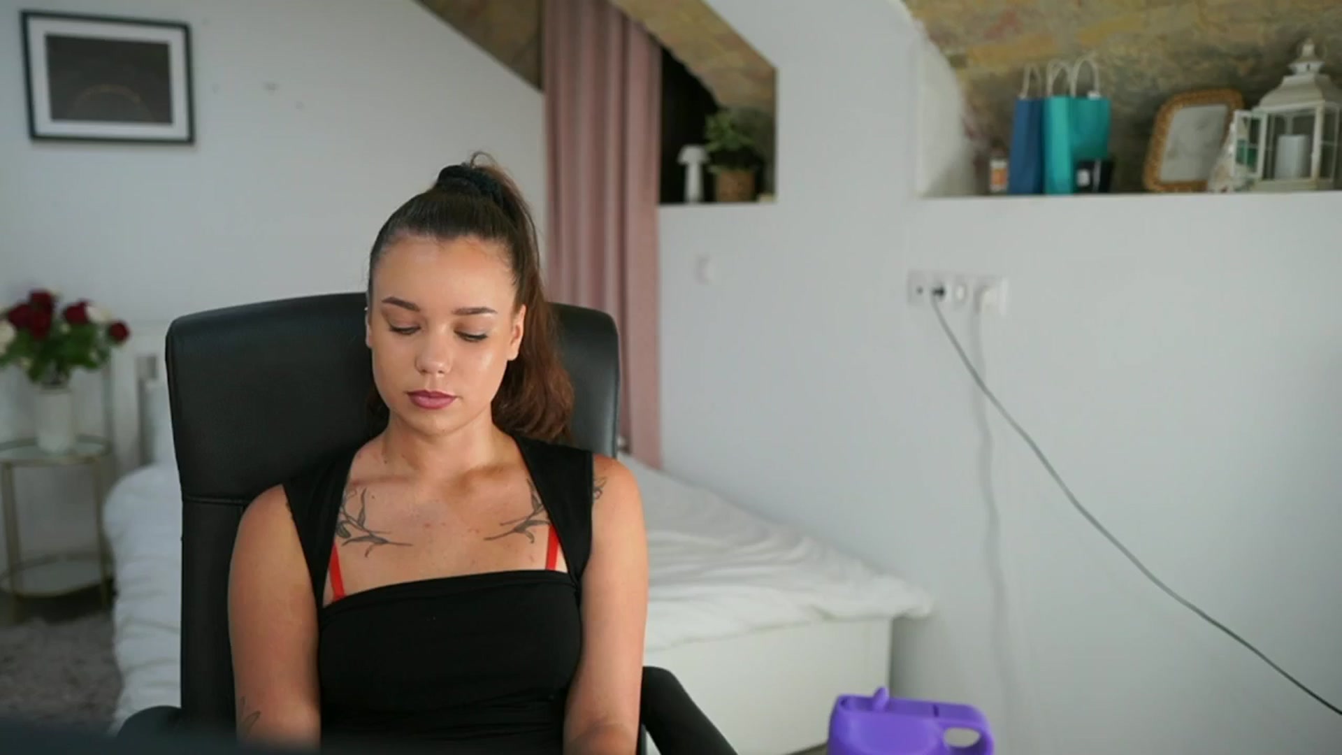 Gallery image thumbnail from Synne__glows's myfreecams stream on, 07/21/2025, 14:13 image 14 of 20