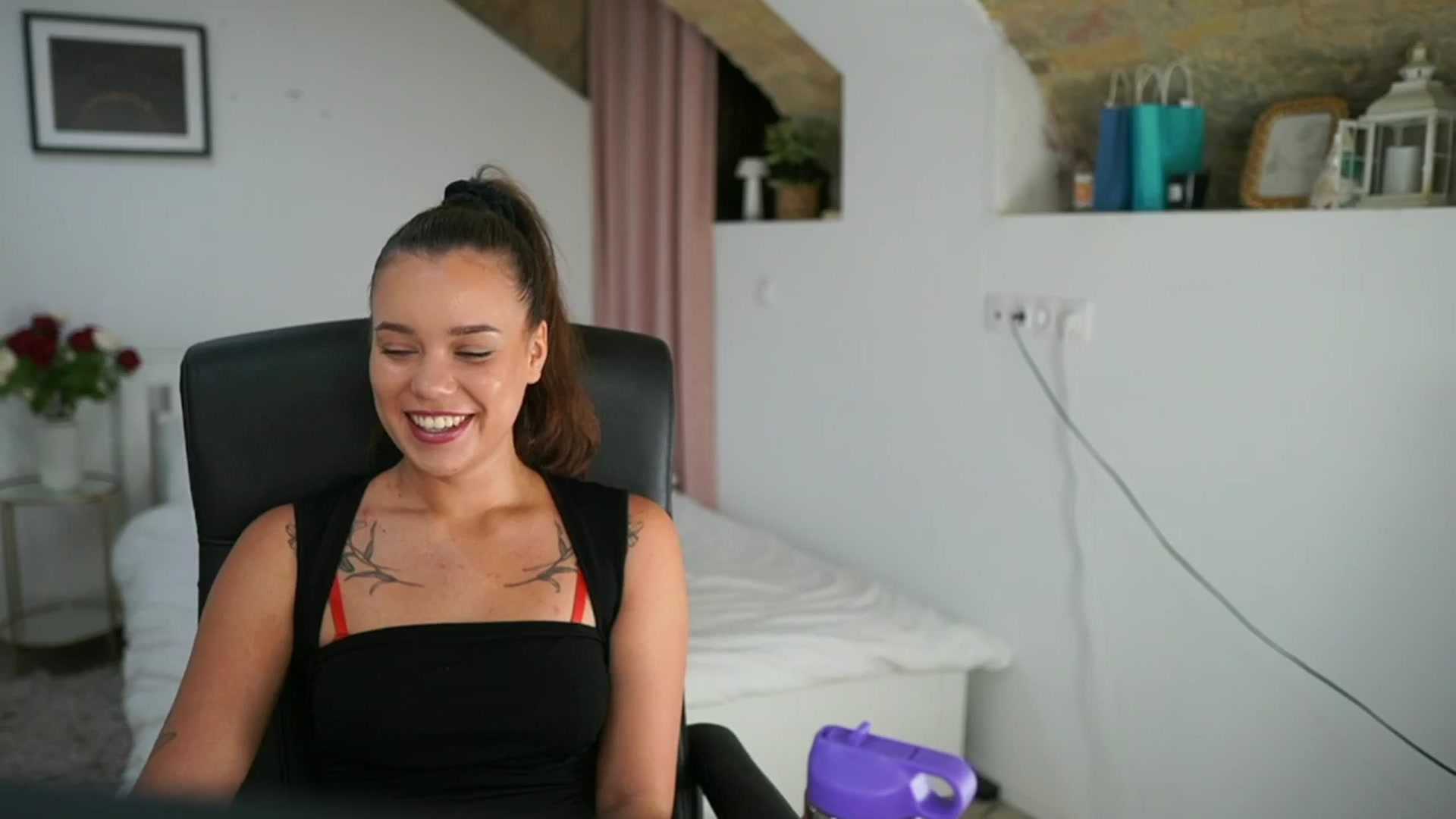 Gallery image thumbnail from Synne__glows's myfreecams stream on, 07/21/2025, 14:13 image 19 of 20