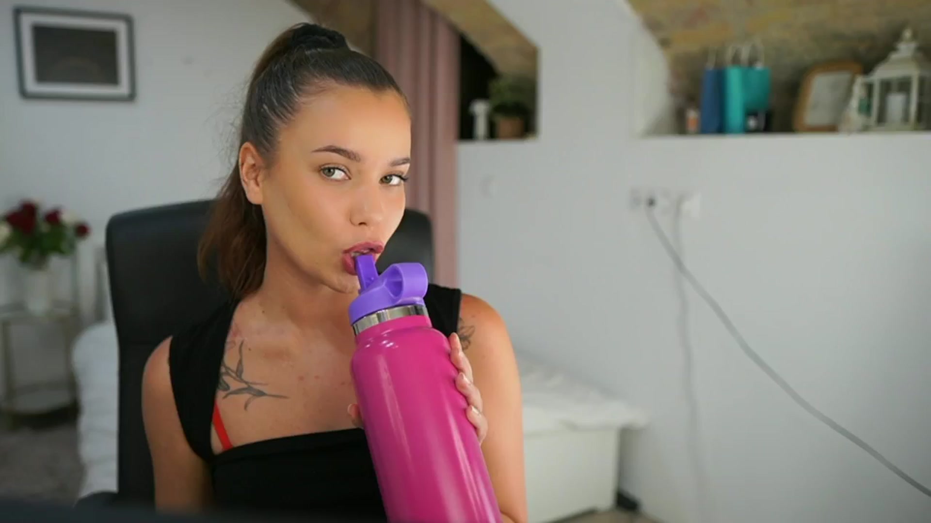Gallery image thumbnail from Synne__glows's myfreecams stream on, 07/21/2025, 14:13 image 9 of 20