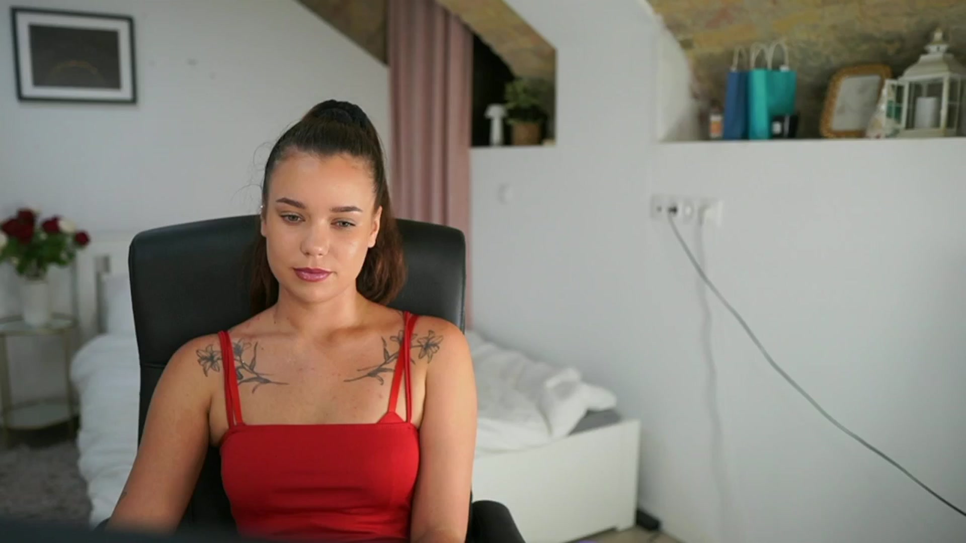 Gallery image thumbnail from Synne__glows's myfreecams stream on, 07/21/2025, 15:22 image 11 of 20