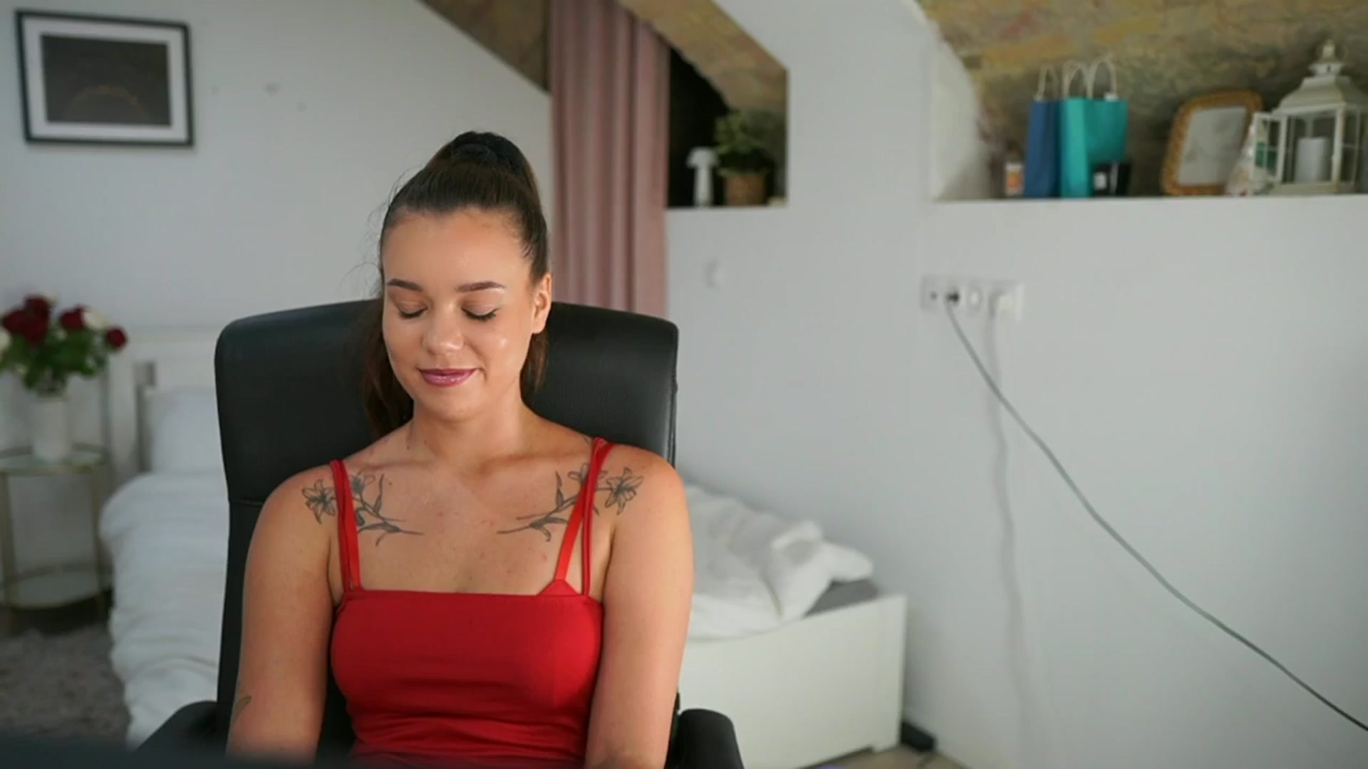 Gallery image thumbnail from Synne__glows's myfreecams stream on, 07/21/2025, 15:22 image 9 of 20