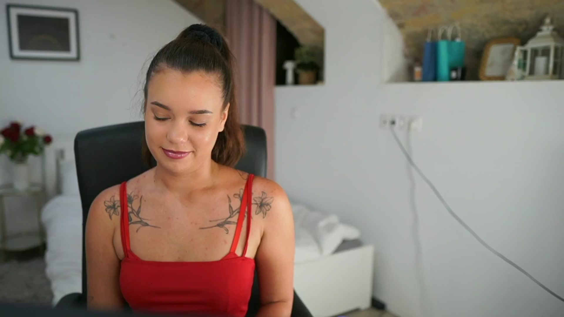 Gallery image thumbnail from Synne__glows's myfreecams stream on, 07/21/2025, 15:22 image 17 of 20