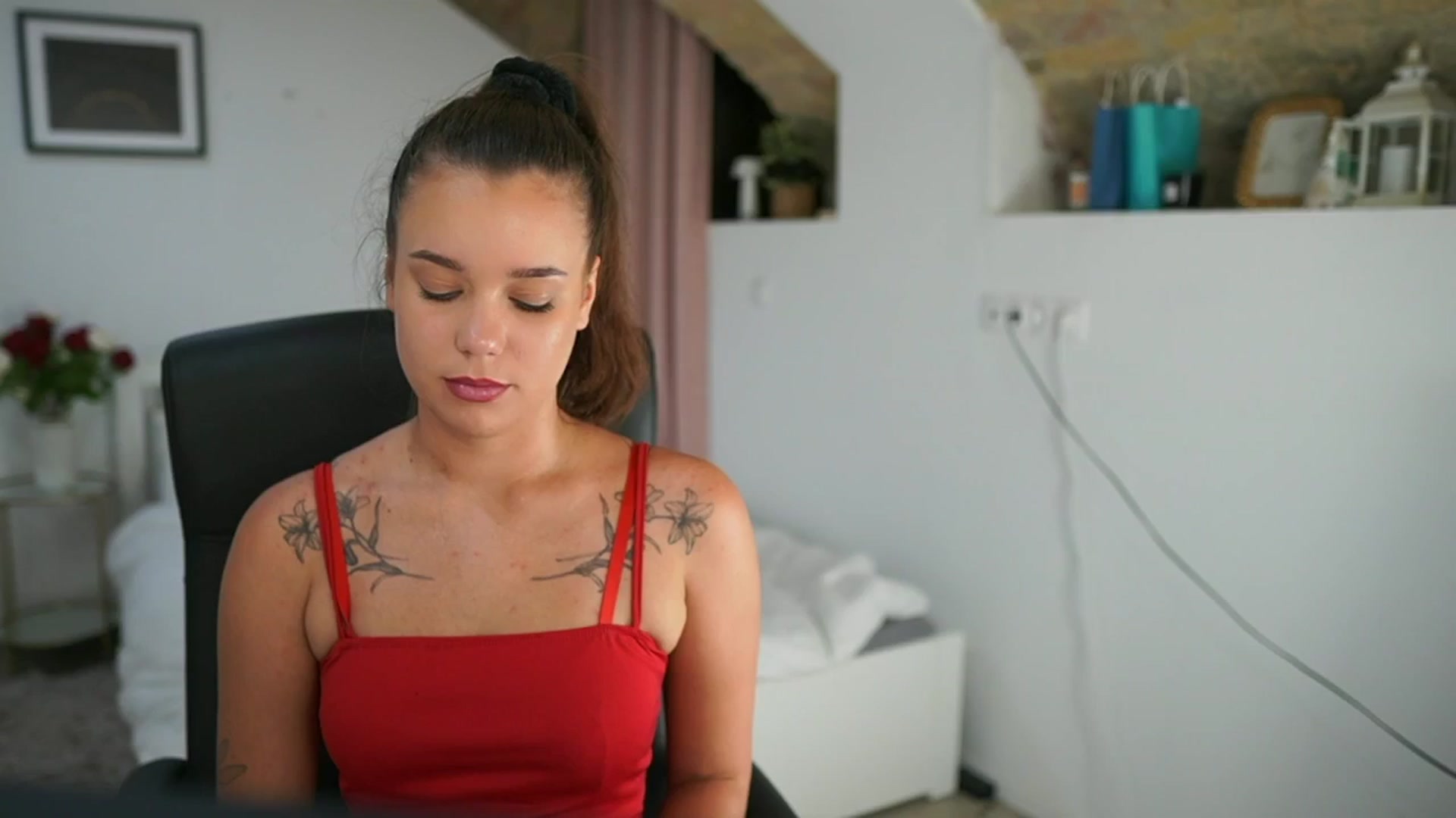 Gallery image thumbnail from Synne__glows's myfreecams stream on, 07/21/2025, 16:34 image 16 of 20