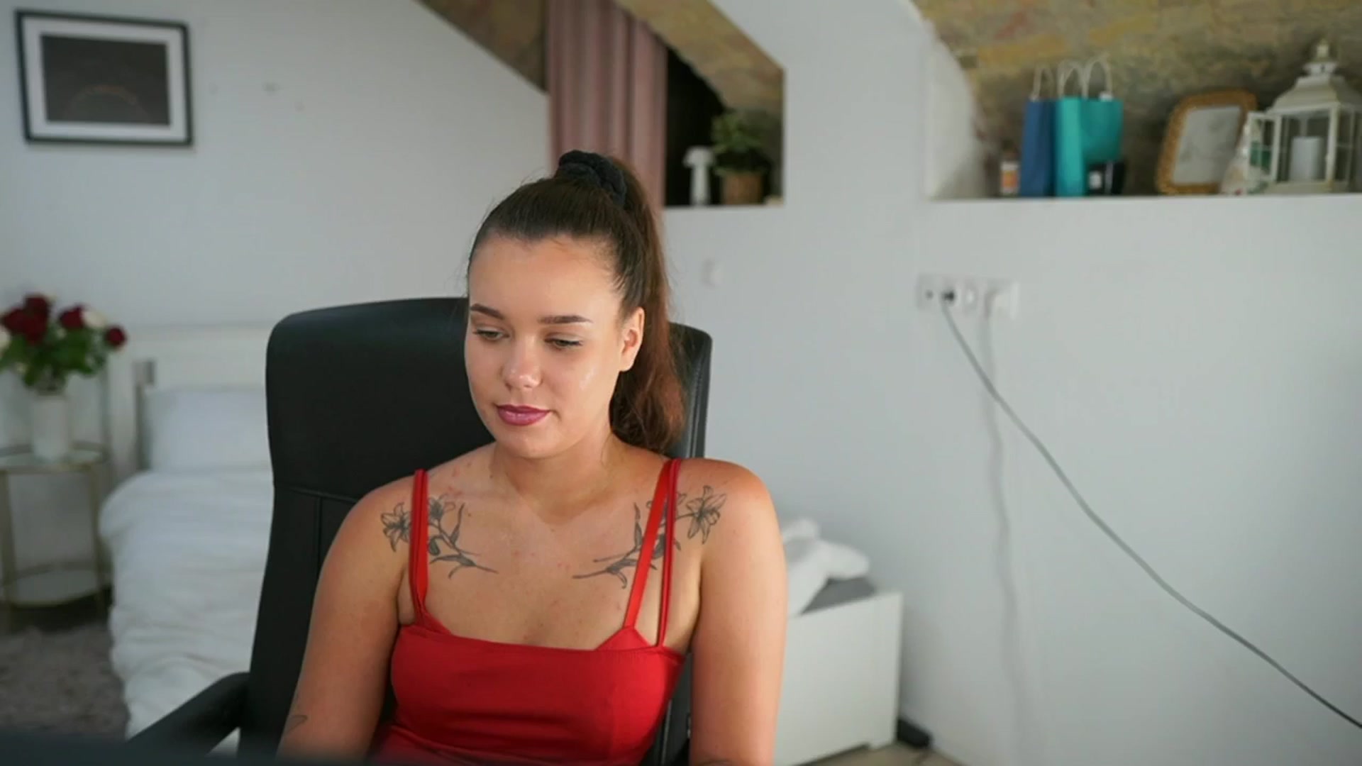 Gallery image thumbnail from Synne__glows's myfreecams stream on, 07/21/2025, 16:34 image 13 of 20
