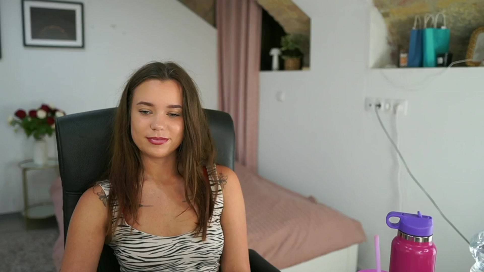 Gallery image thumbnail from Synne__glows's myfreecams stream on, 07/29/2025, 13:58 image 13 of 20