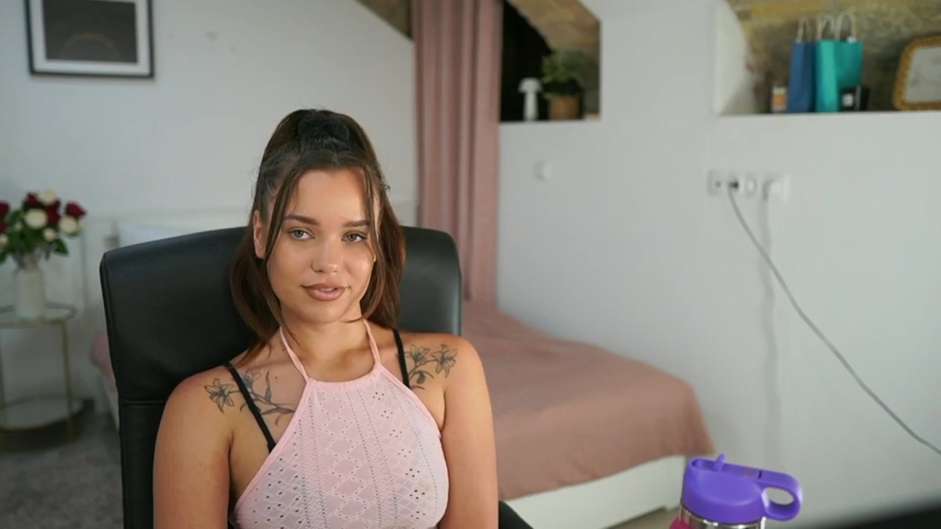 Gallery image thumbnail from Synne__glows's myfreecams stream on, 07/31/2025, 14:33 image 2 of 20