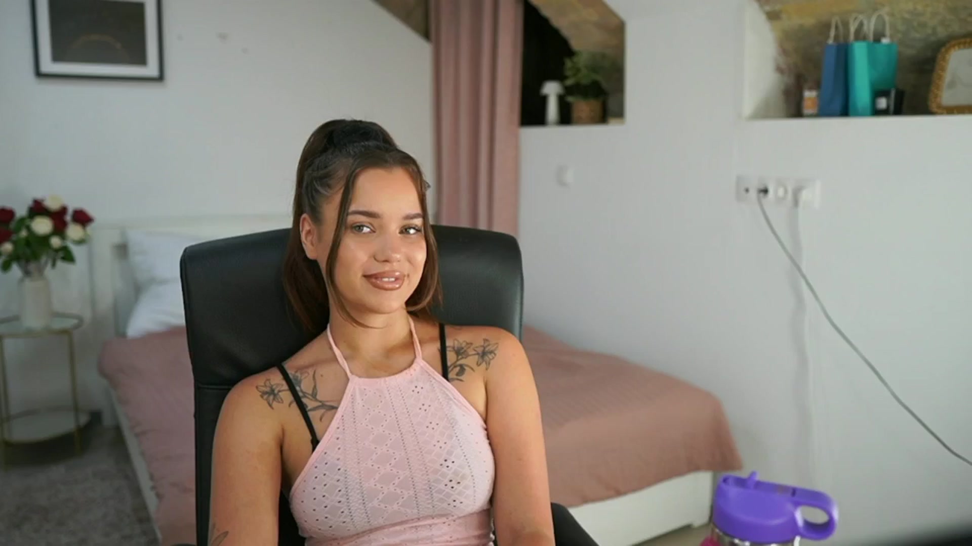 Gallery image thumbnail from Synne__glows's myfreecams stream on, 07/31/2025, 14:33 image 1 of 20