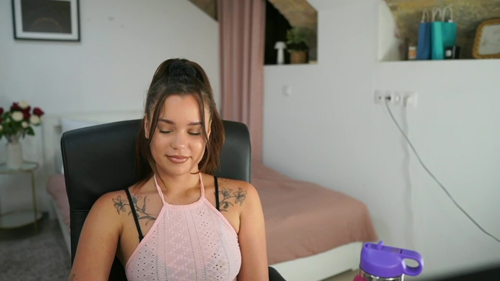 Gallery image thumbnail from Synne__glows's myfreecams stream on, 07/31/2025, 14:33 image 4 of 20