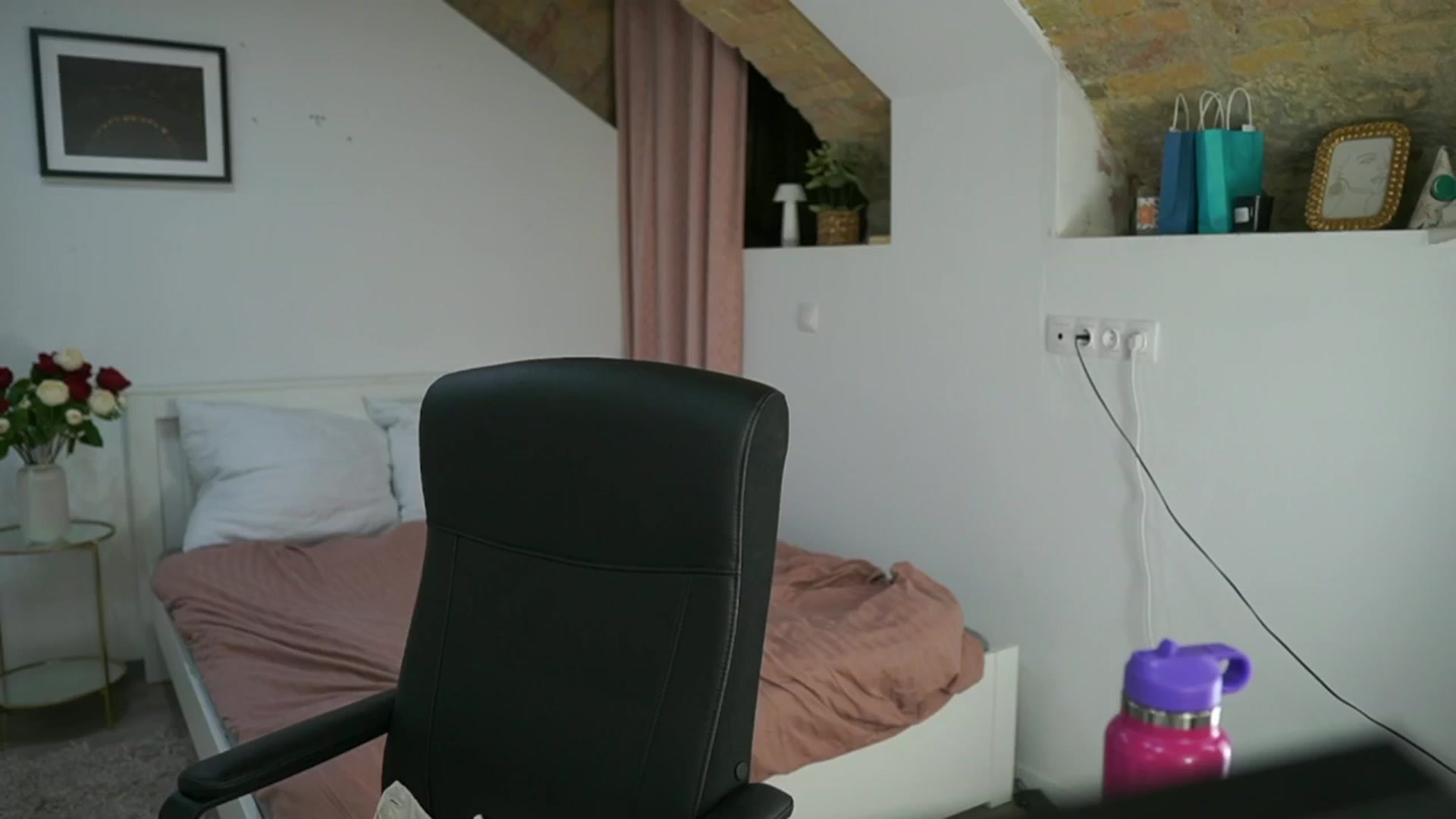 Gallery image thumbnail from Synne__glows's myfreecams stream on, 08/01/2025, 15:27 image 16 of 20