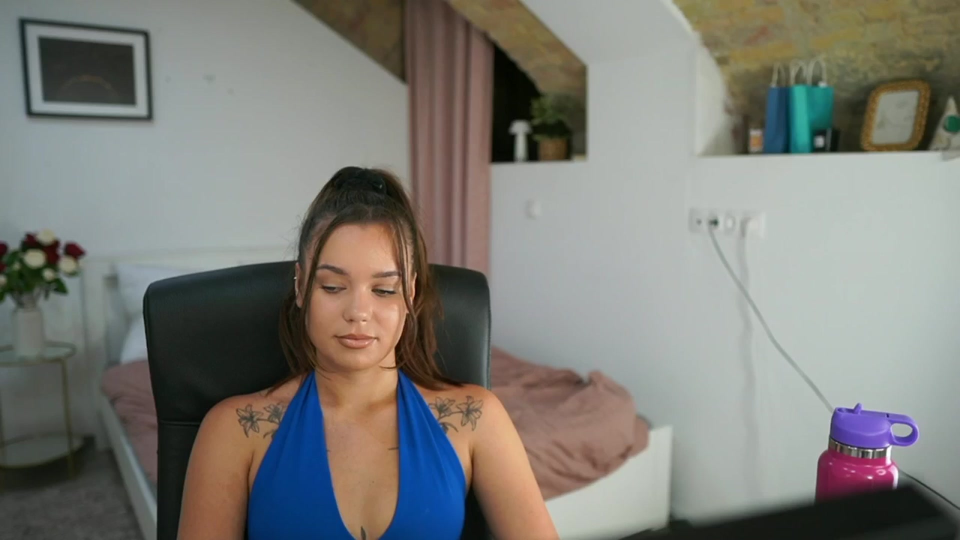 Gallery image thumbnail from Synne__glows's myfreecams stream on, 08/01/2025, 15:27 image 4 of 20