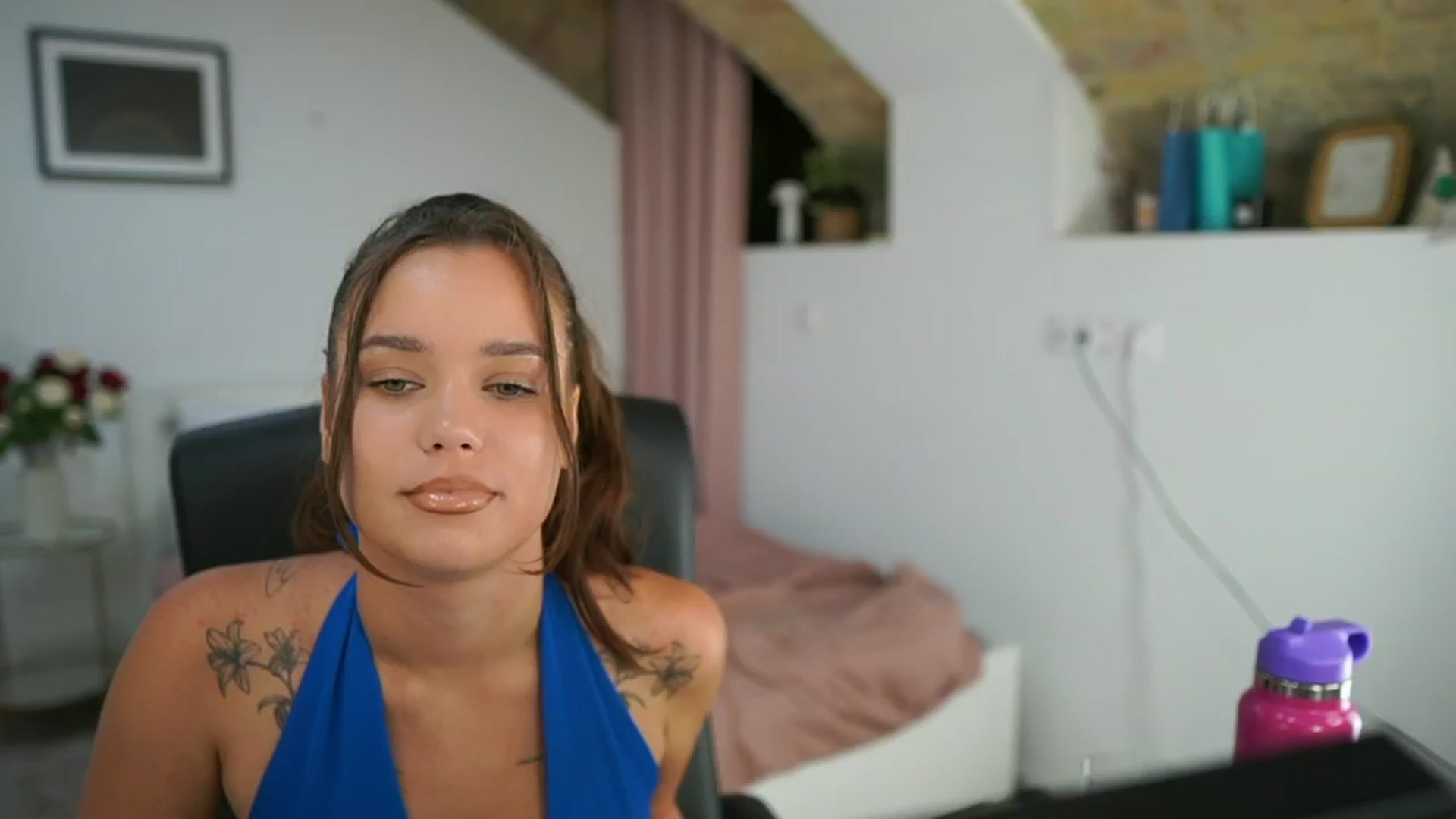 Gallery image thumbnail from Synne__glows's myfreecams stream on, 08/01/2025, 16:33 image 5 of 20