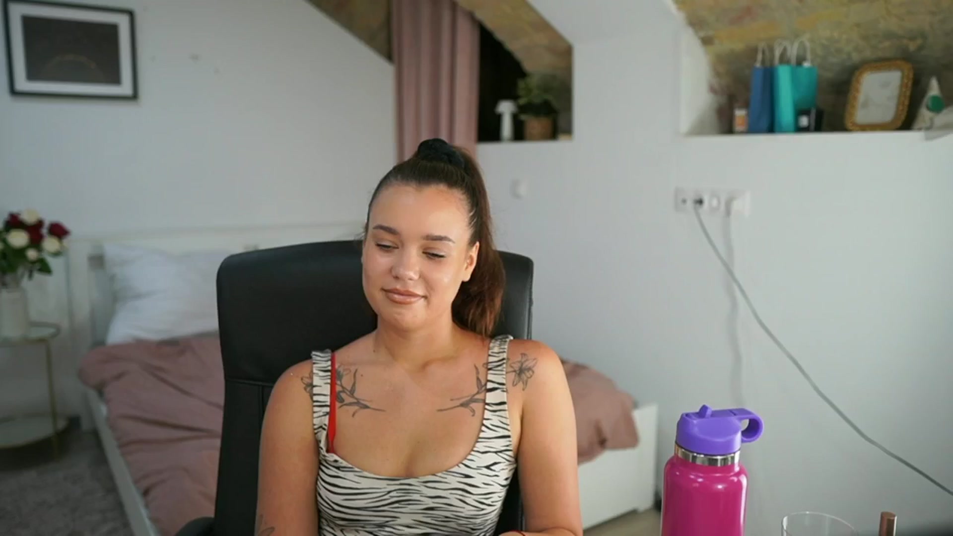 Gallery image thumbnail from Synne__glows's myfreecams stream on, 08/03/2025, 14:32 image 20 of 20