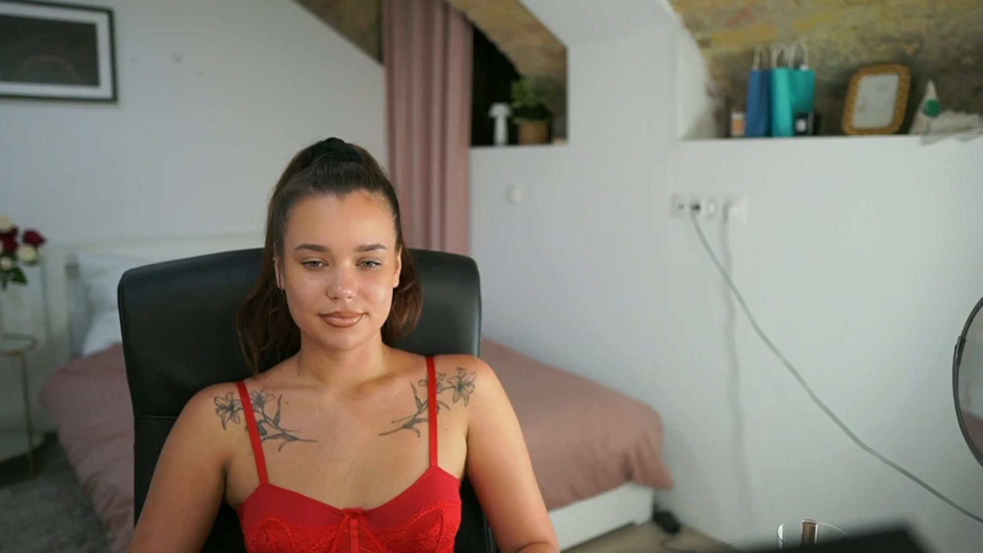 Gallery image thumbnail from Synne__glows's myfreecams stream on, 08/03/2025, 16:36 image 19 of 20