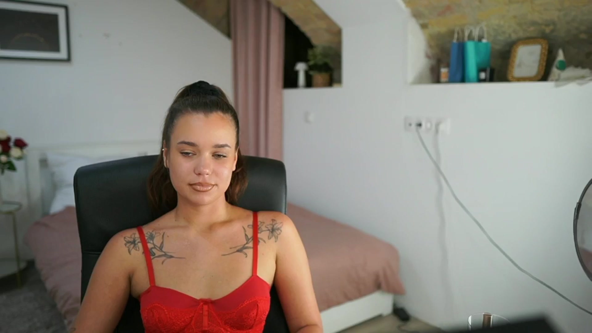 Gallery image thumbnail from Synne__glows's myfreecams stream on, 08/03/2025, 16:36 image 16 of 20