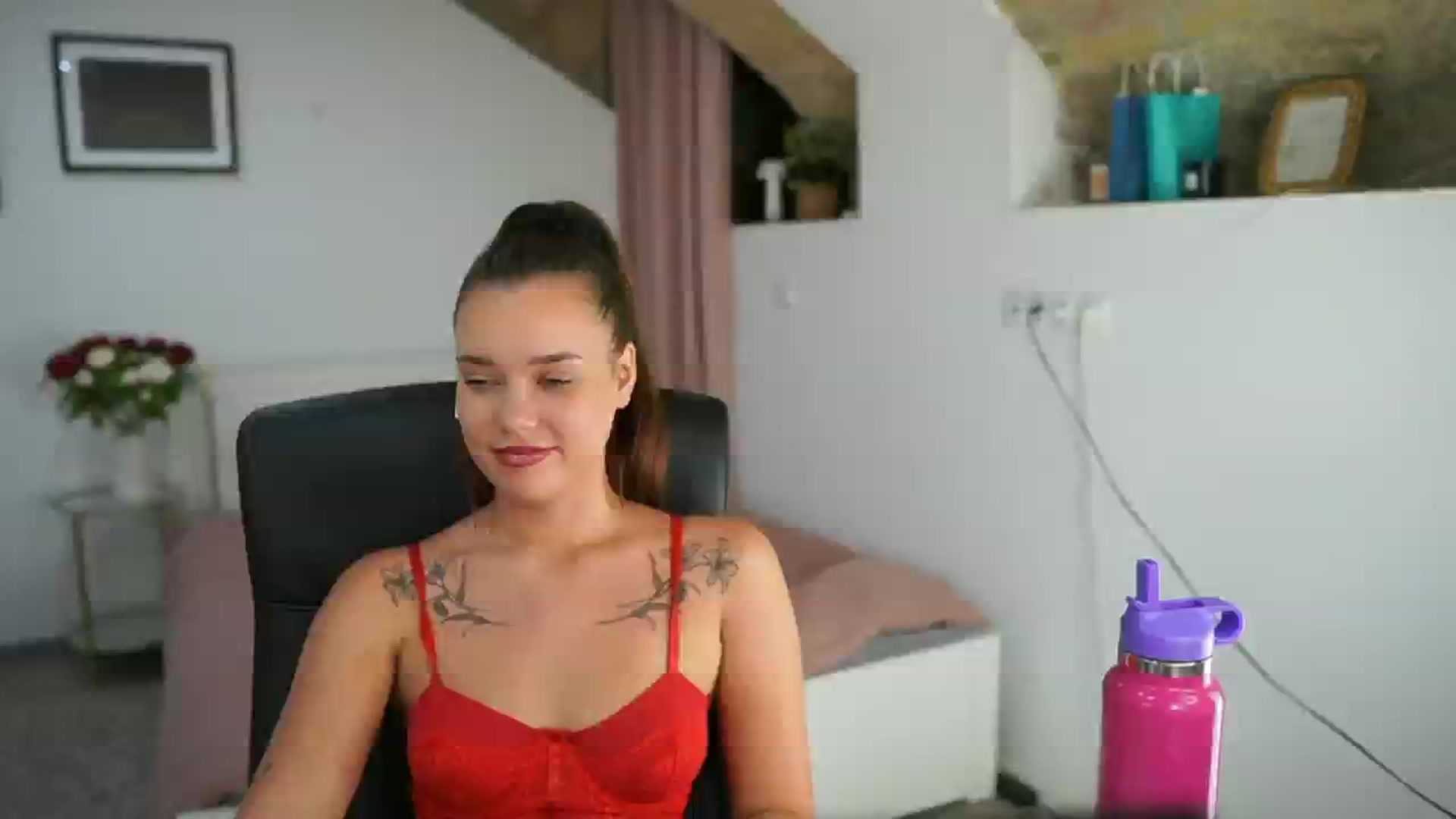 Gallery image thumbnail from Synne__glows's myfreecams stream on, 08/05/2025, 17:18 image 8 of 20