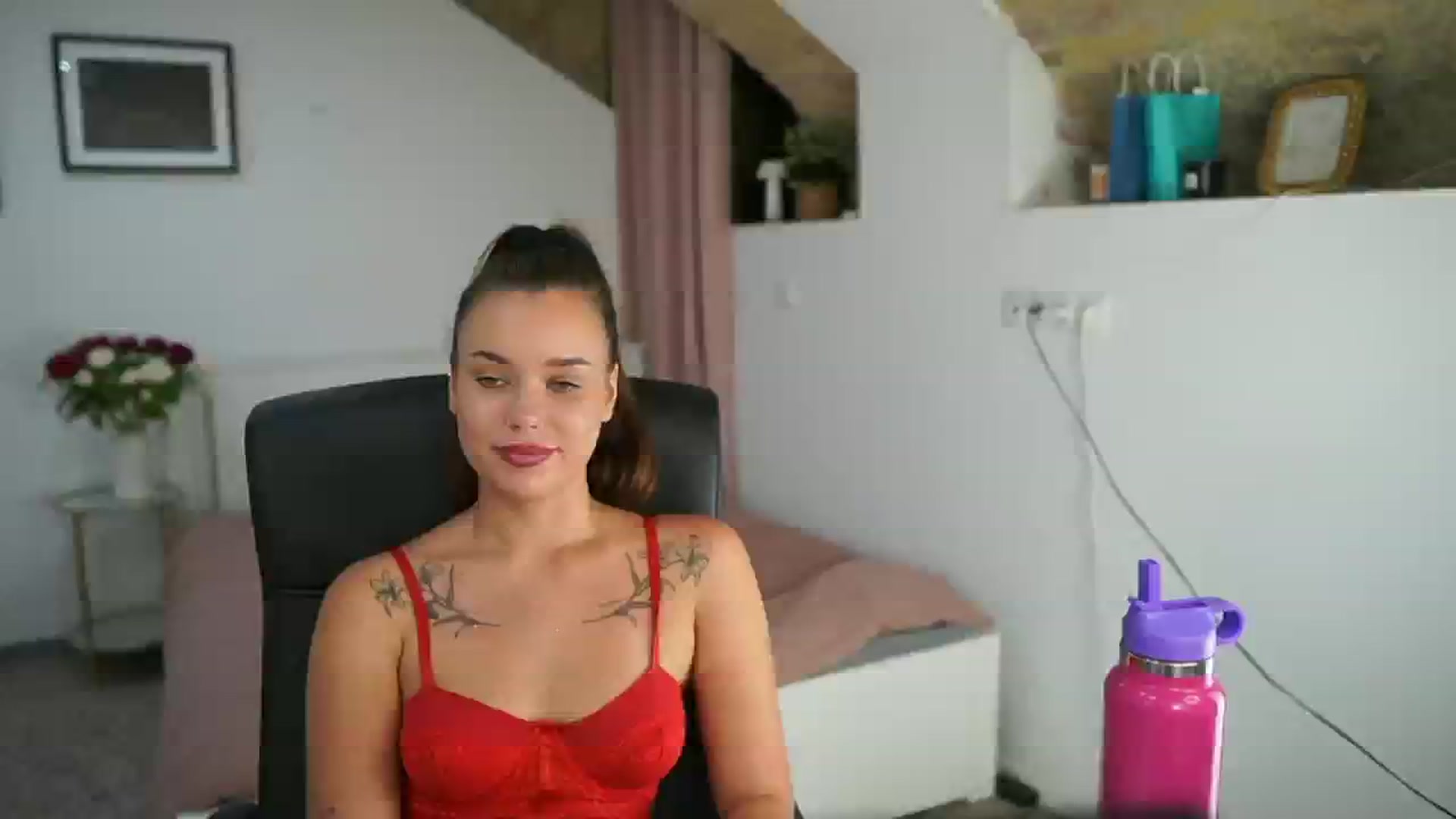 Gallery image thumbnail from Synne__glows's myfreecams stream on, 08/05/2025, 17:18 image 18 of 20
