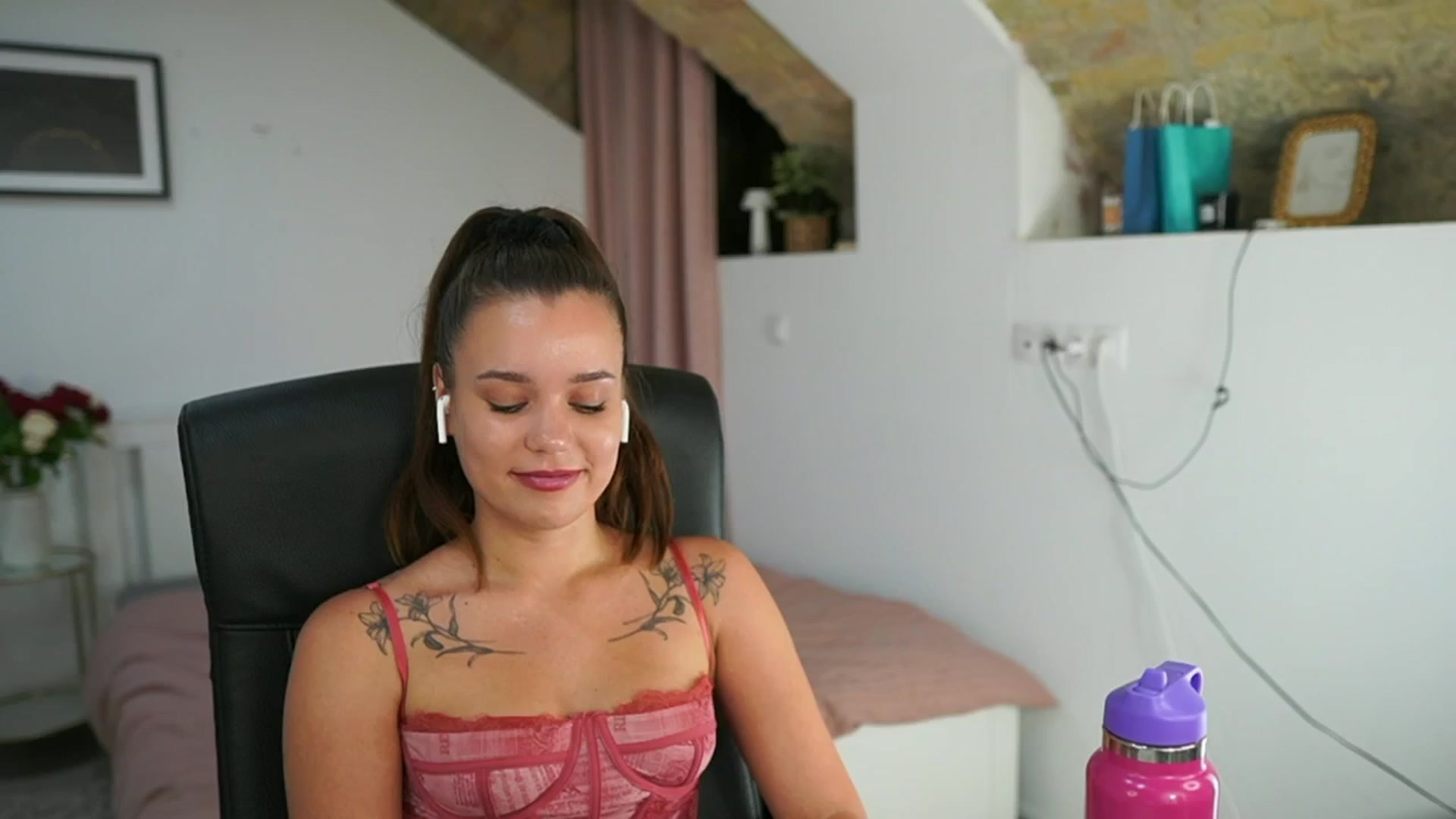 Gallery image thumbnail from Synne__glows's myfreecams stream on, 08/06/2025, 16:41 image 20 of 20