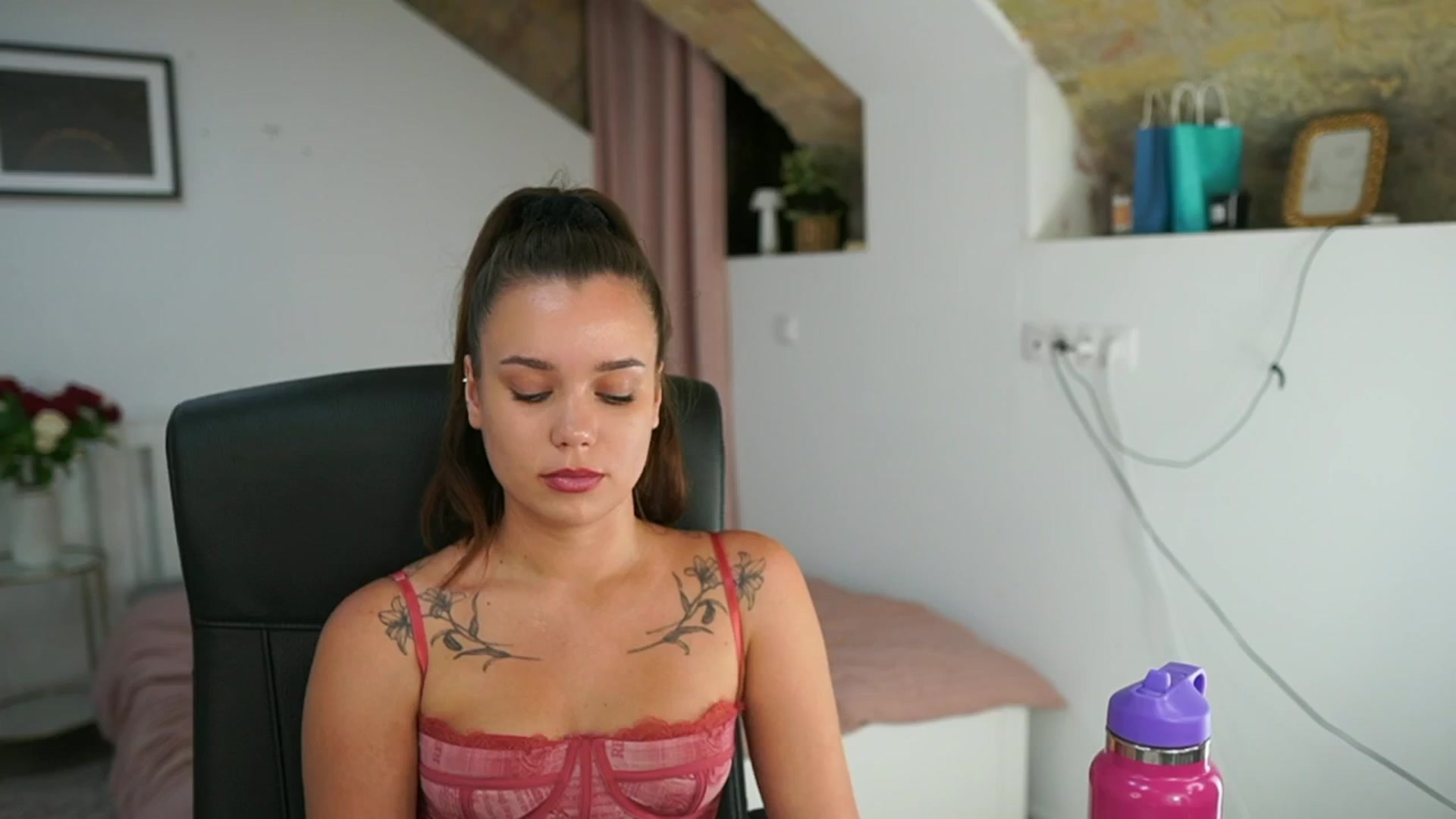 Gallery image thumbnail from Synne__glows's myfreecams stream on, 08/06/2025, 16:41 image 11 of 20