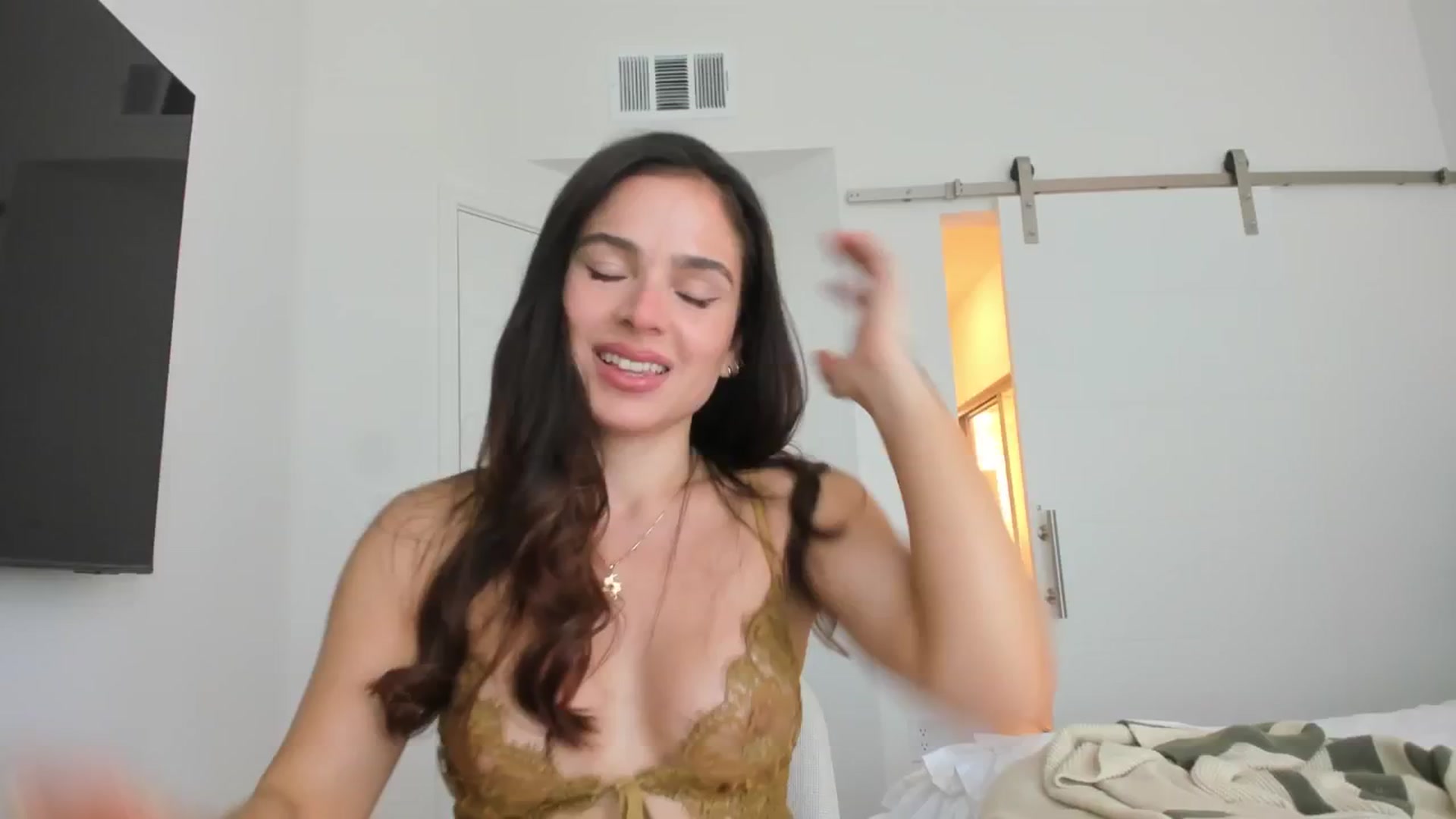 Gallery image thumbnail from TATATYLEY's myfreecams stream on, 05/30/2025, 02:15 image 10 of 20