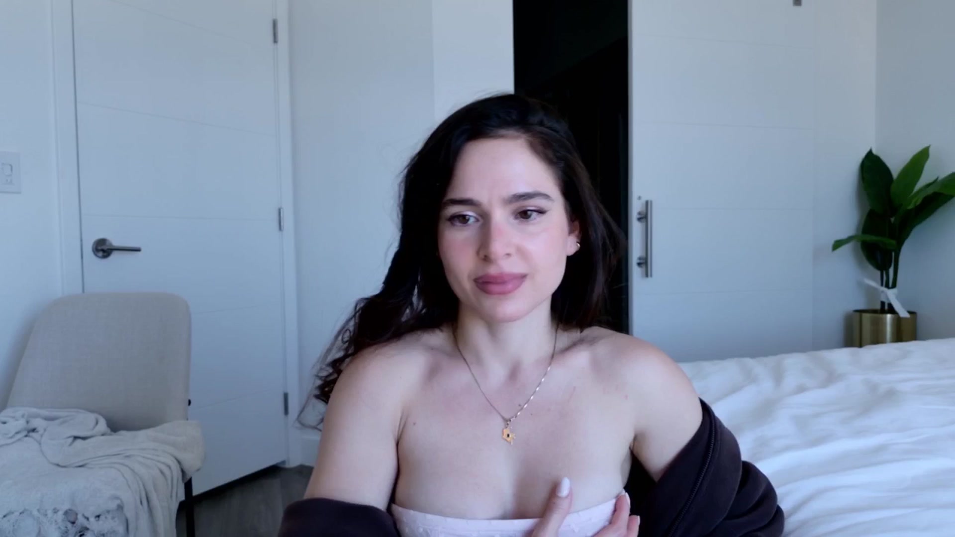 Gallery image thumbnail from TATATYLEY's myfreecams stream on, 06/14/2025, 03:32 image 6 of 20