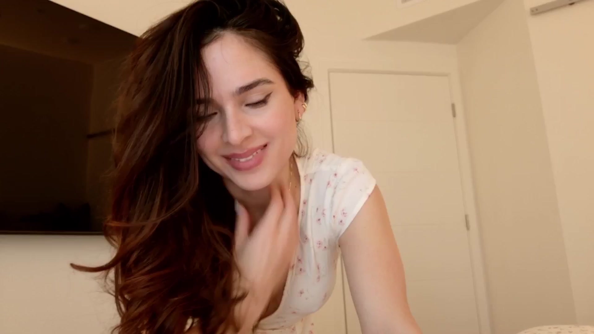 Gallery image thumbnail from TATATYLEY's myfreecams stream on, 06/18/2025, 03:17 image 13 of 20